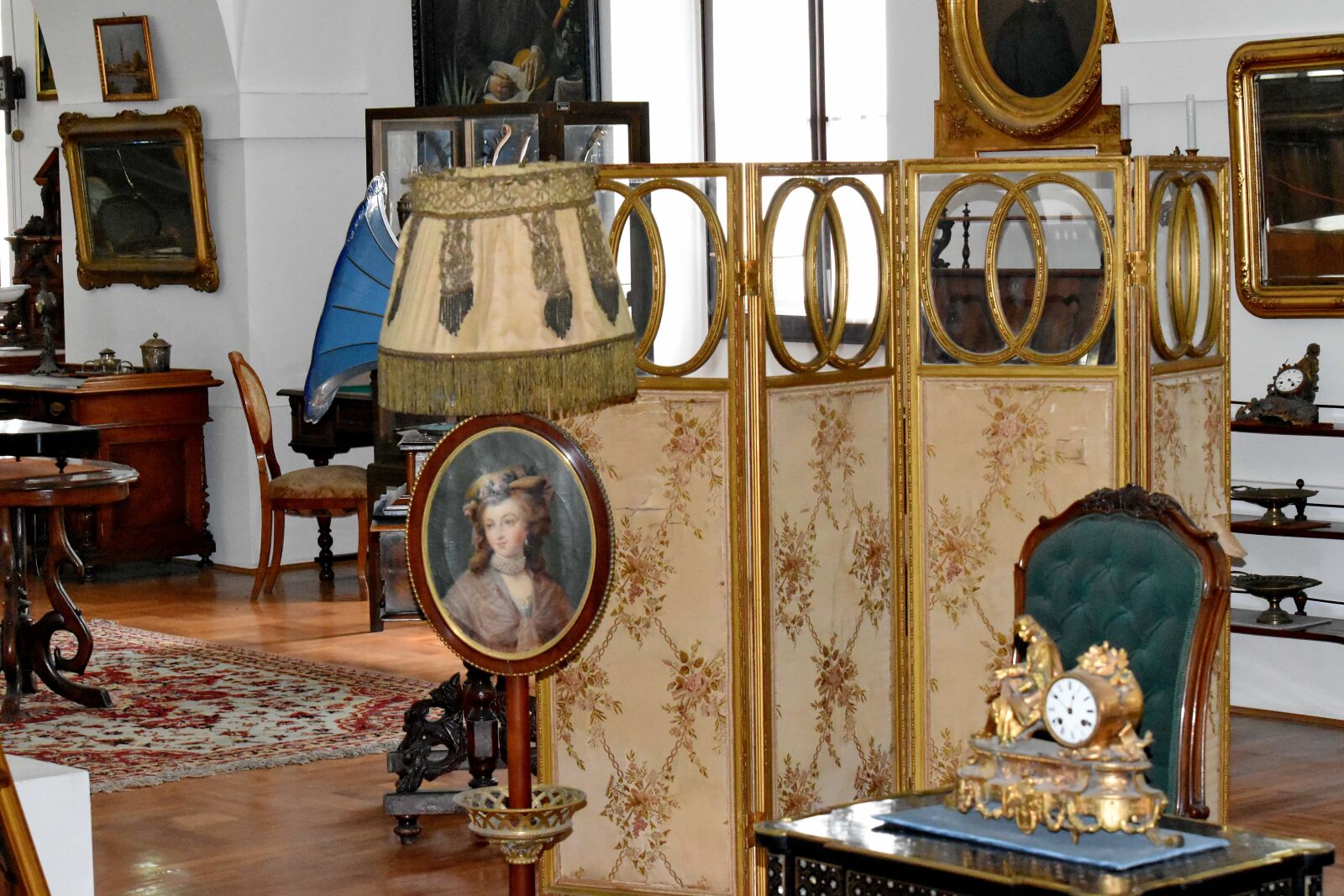 Nikon D5500 sample photo. Antiquity, room, chair, lamp photography