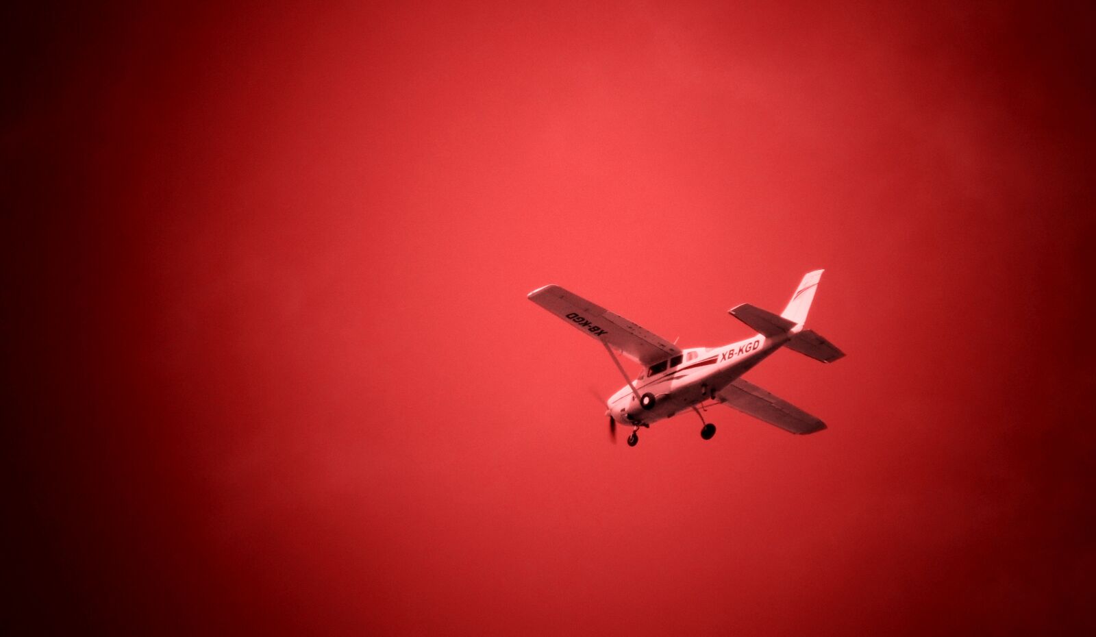 Samsung WB100/  WB101 sample photo. Avion, avioneta, cielo photography