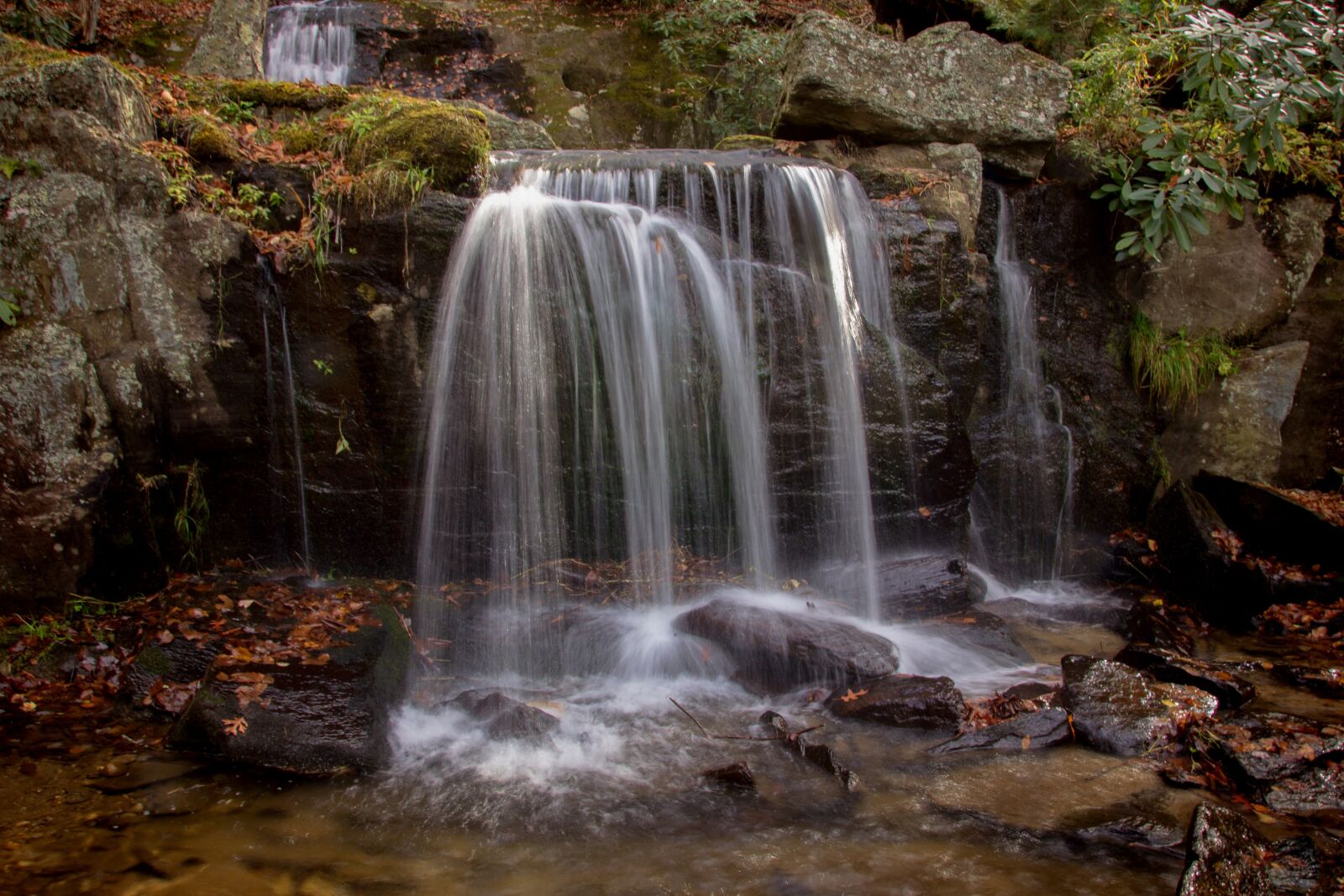 Canon EOS 600D (Rebel EOS T3i / EOS Kiss X5) sample photo. Waterfall, water, rocks photography