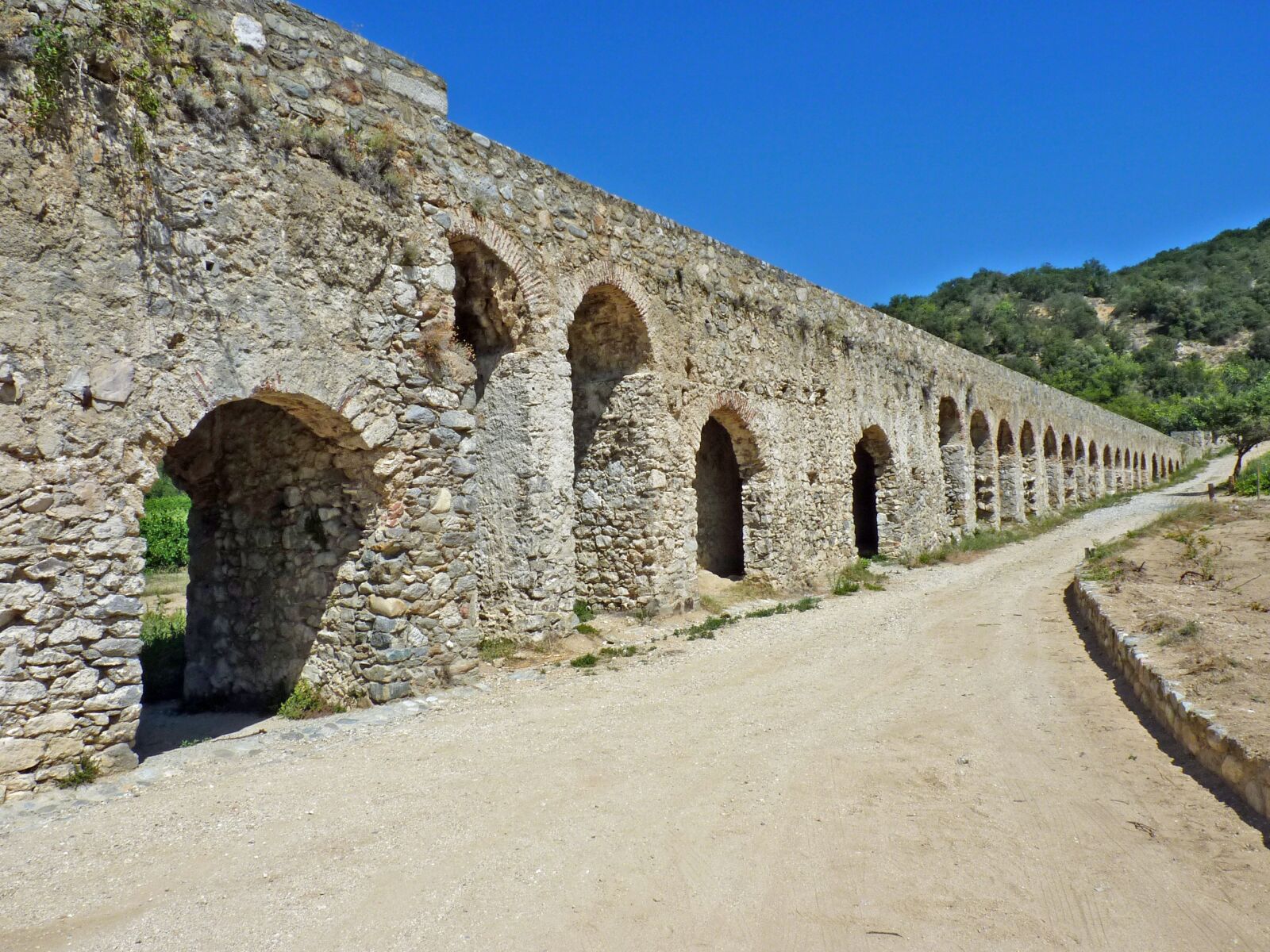 Panasonic Lumix DMC-FZ35 (Lumix DMC-FZ38) sample photo. Aqueduc, pierre, monument photography