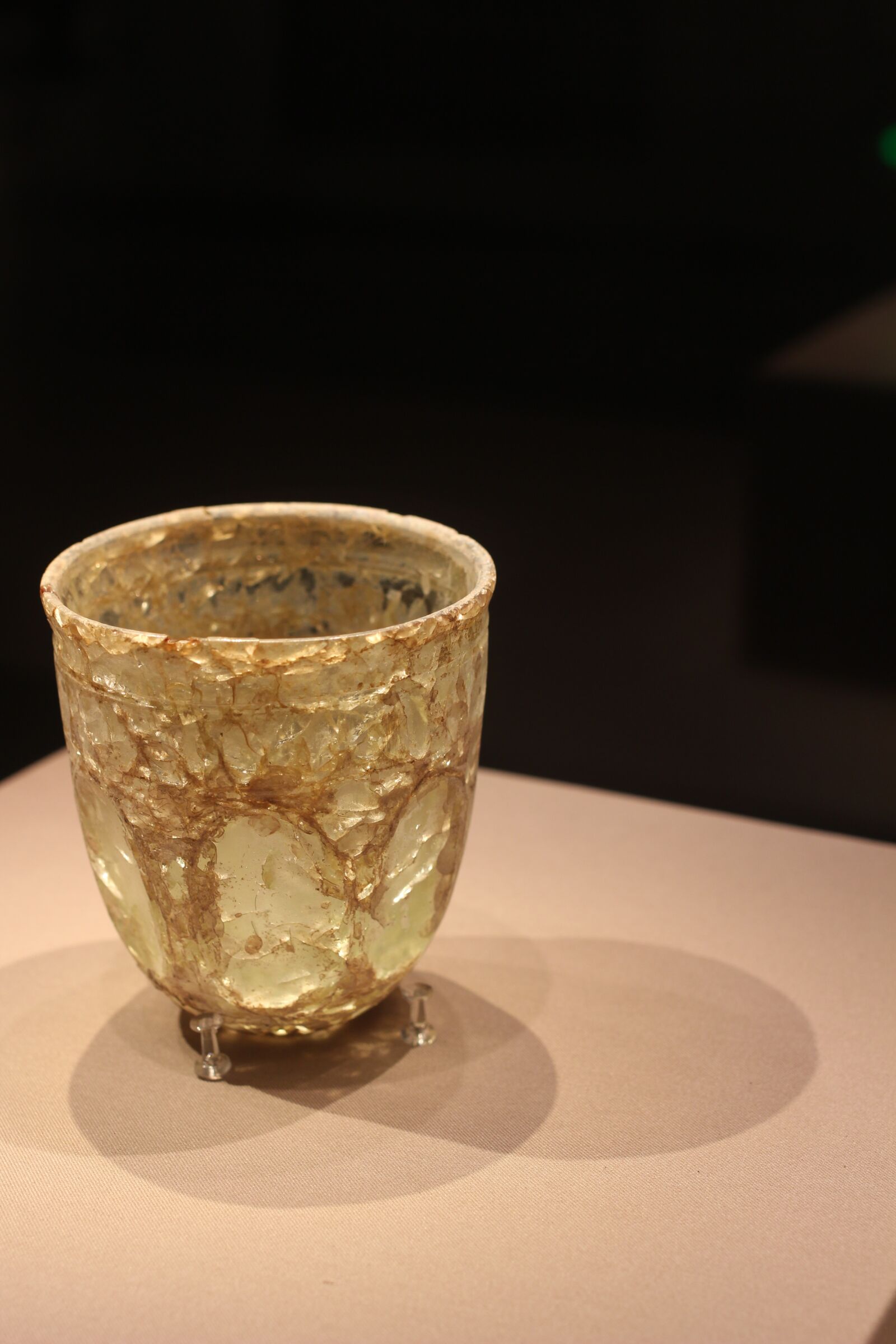 Canon EOS 100D (EOS Rebel SL1 / EOS Kiss X7) + Canon EF 40mm F2.8 STM sample photo. Cultural relic, cup, glass photography
