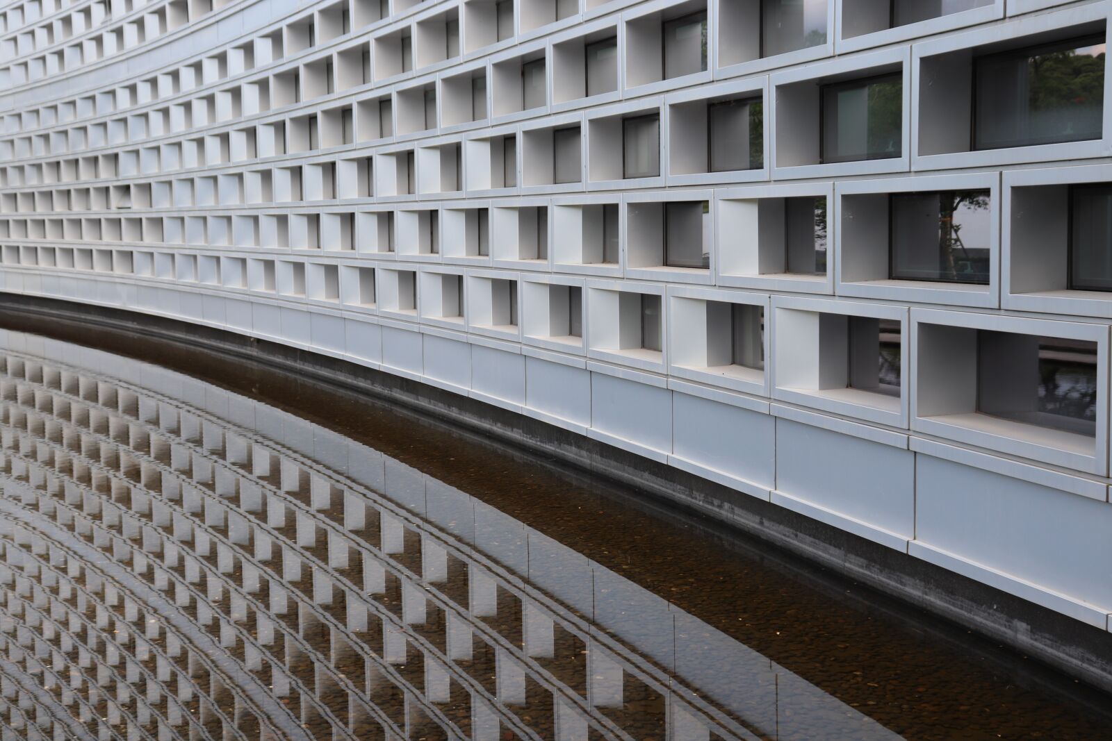 Canon EOS 800D (EOS Rebel T7i / EOS Kiss X9i) sample photo. Building, modern, library photography