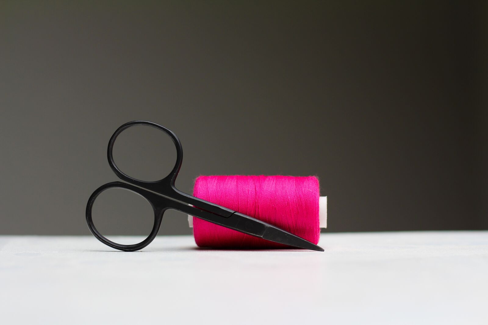 Canon EOS 700D (EOS Rebel T5i / EOS Kiss X7i) sample photo. Bobbin, scissors, colorful photography