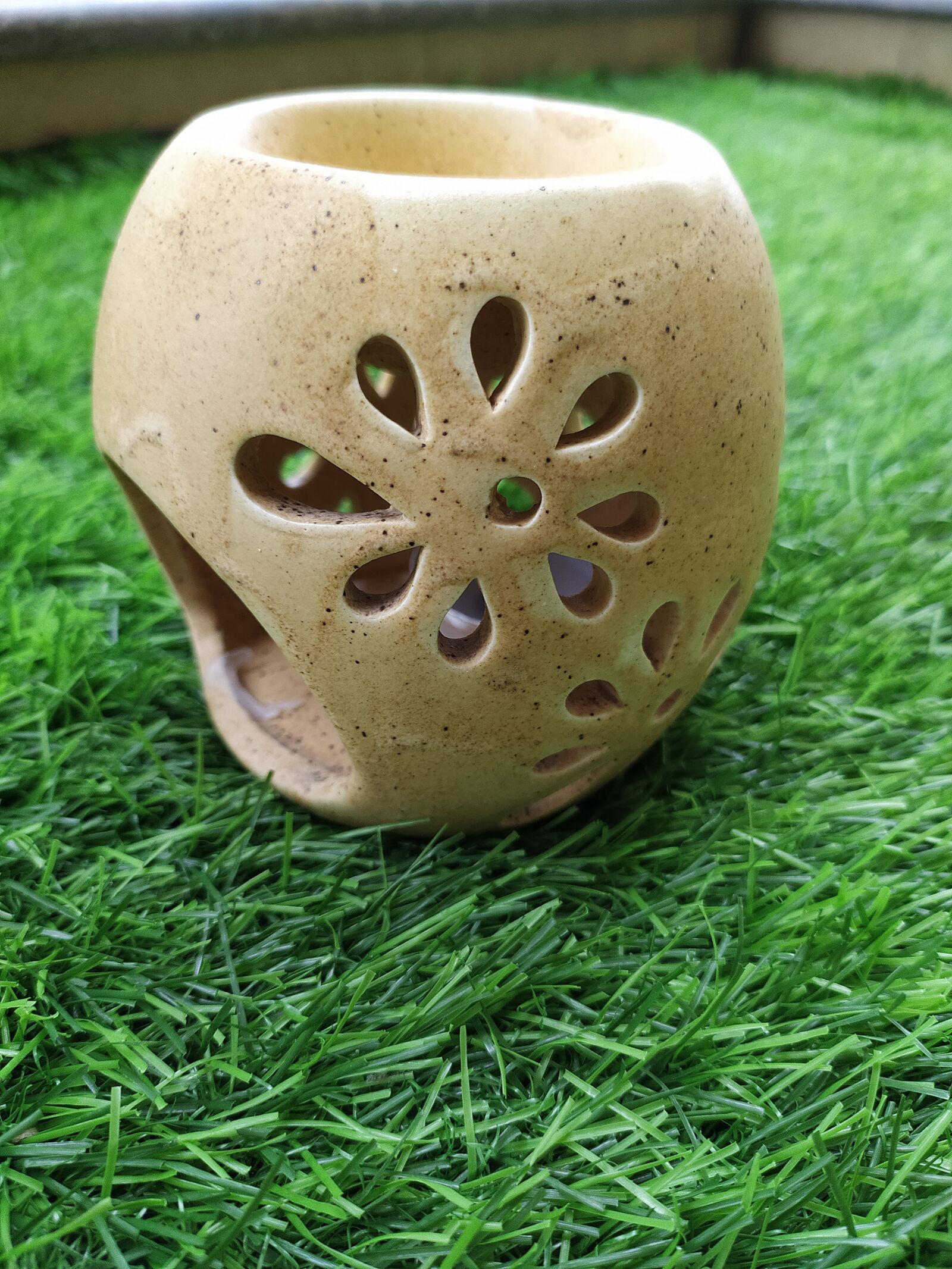 Xiaomi Redmi Note 8 sample photo. Aroma lamp, candle lamp photography