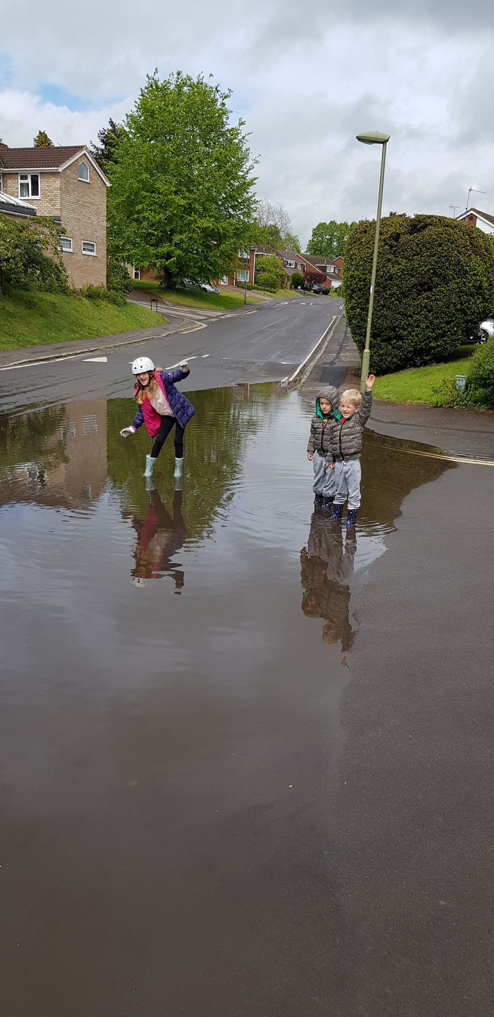 Samsung SM-N950F sample photo. Flood, girl, puddle photography