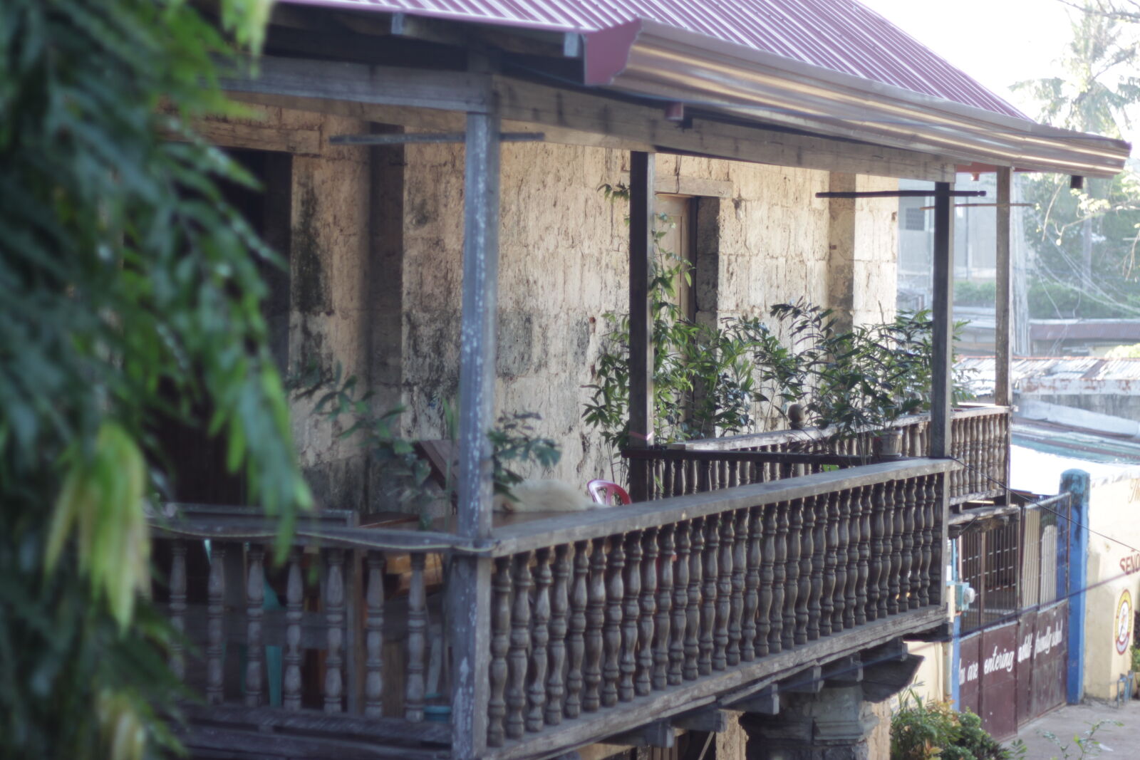 Canon EOS 500D (EOS Rebel T1i / EOS Kiss X3) + Canon EF 50mm F1.8 II sample photo. 1950s, asia, old, house photography