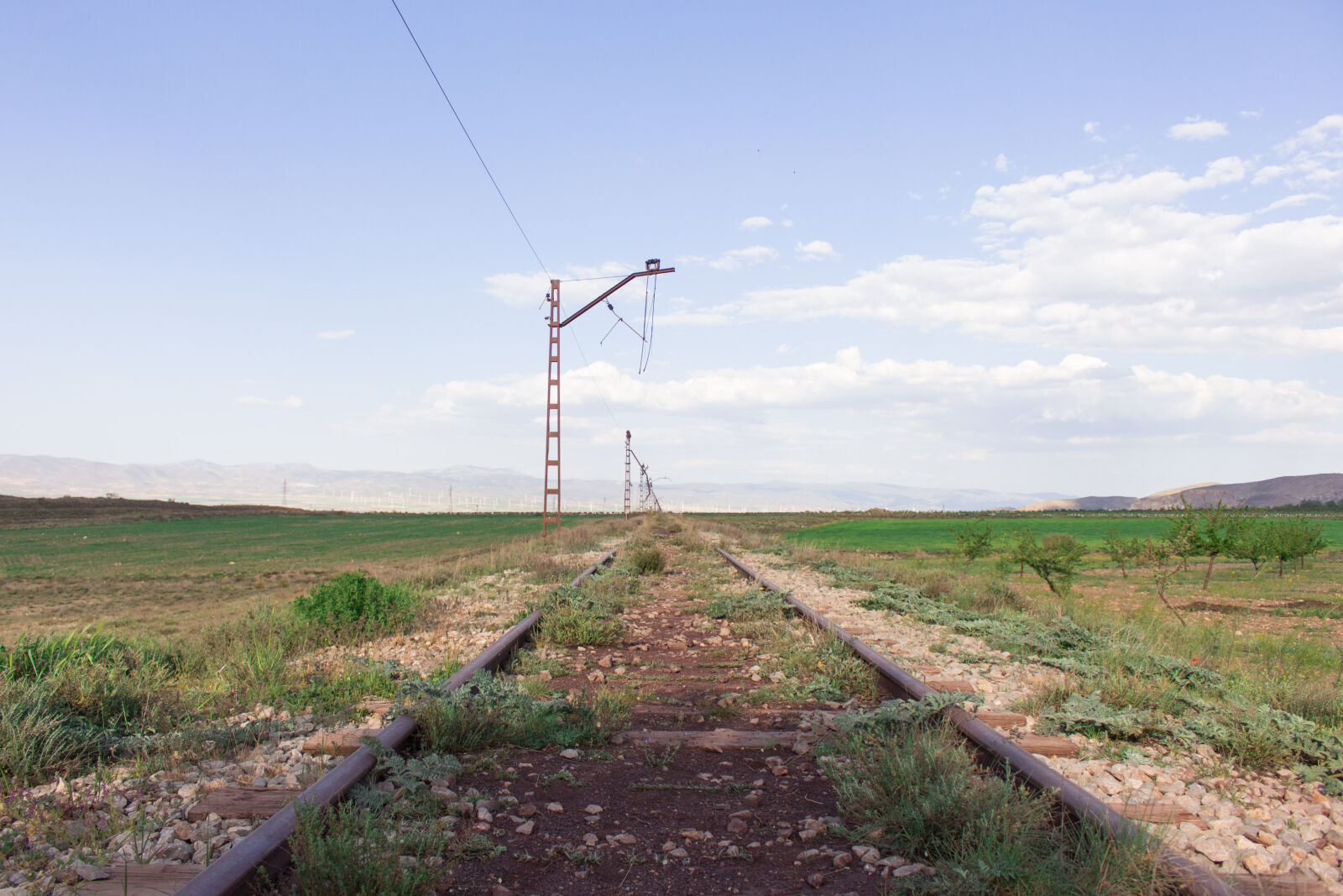 Canon EOS 700D (EOS Rebel T5i / EOS Kiss X7i) sample photo. Abandoned, railway, blue, cloudy photography