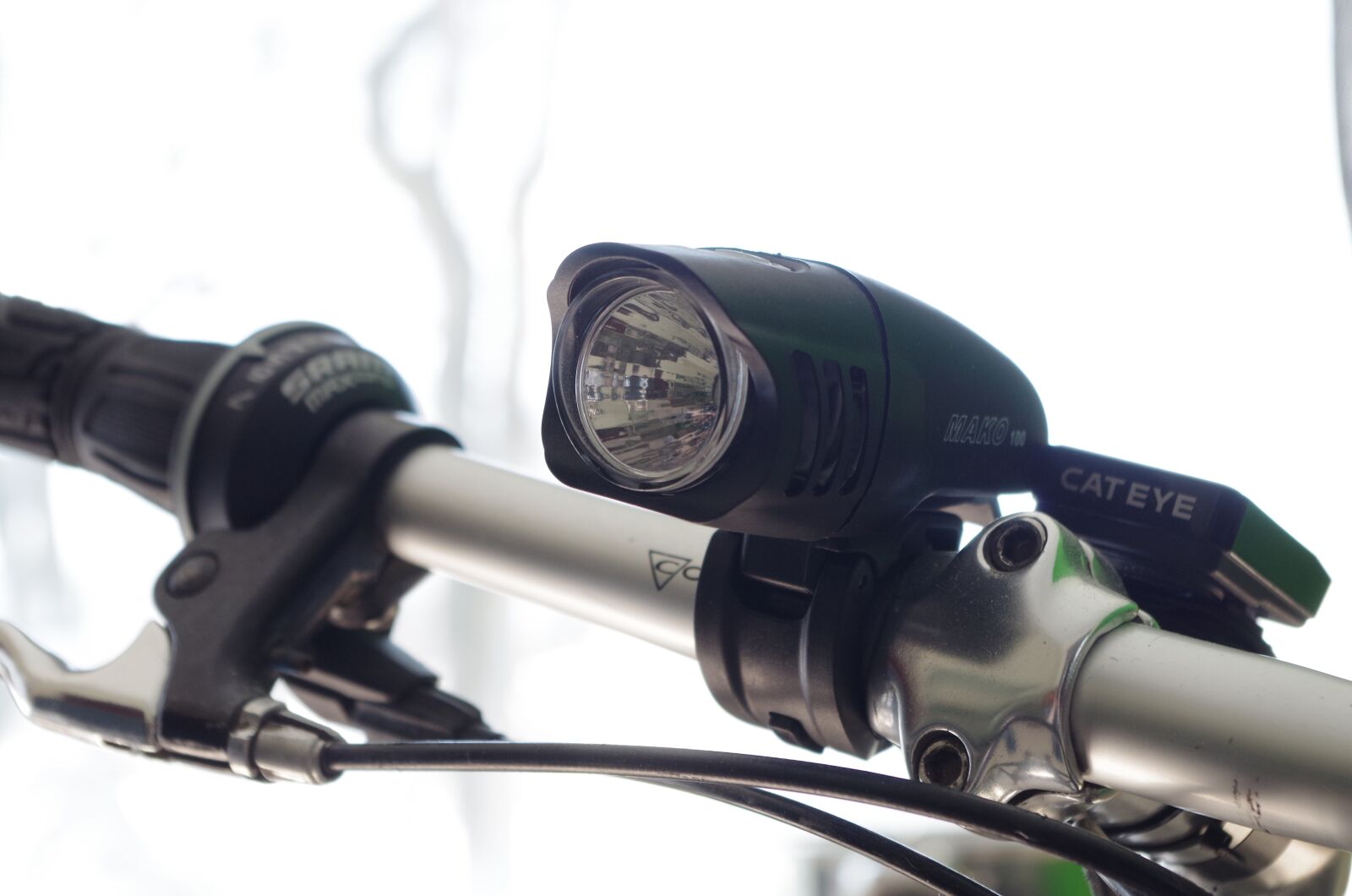 Pentax K-30 sample photo. Bike, handlebars, light photography