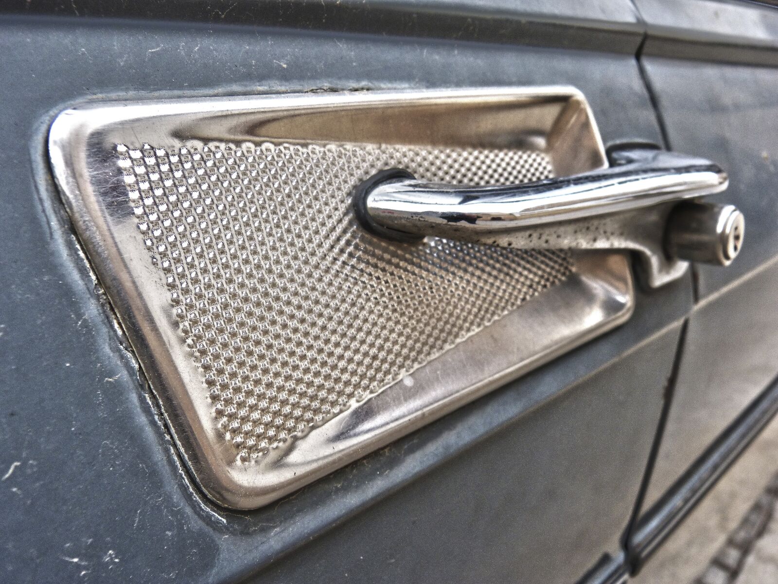 Panasonic DMC-FZ62 sample photo. Antique car, hand, door photography