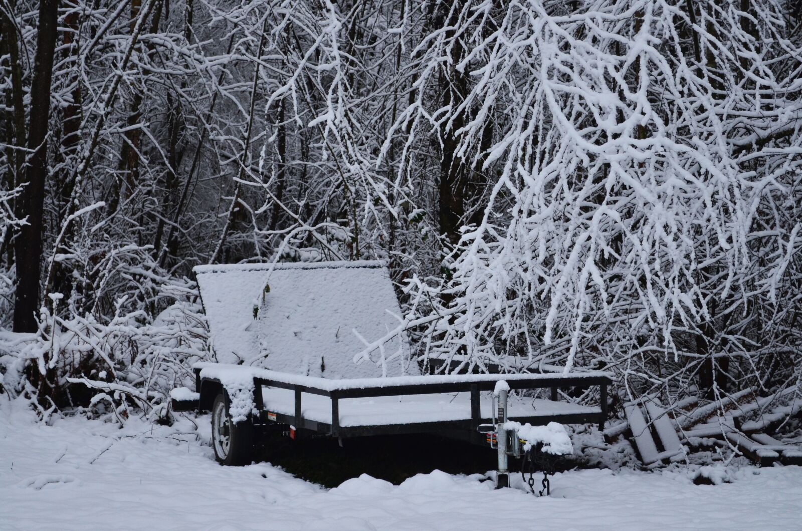 Nikon D5100 sample photo. Snow, trailer, car photography