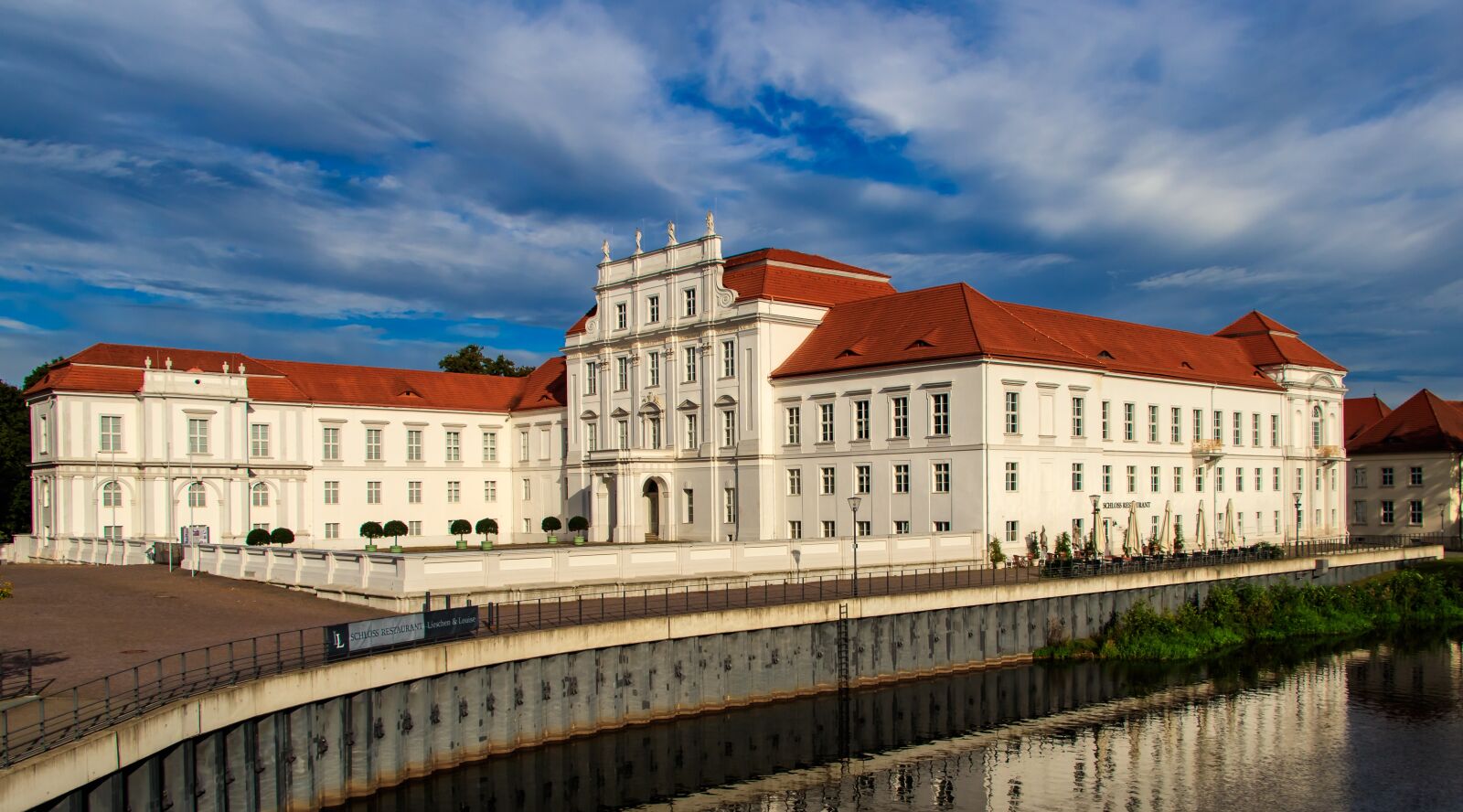 Canon EOS 80D sample photo. Oranienburg, castle, castle of photography
