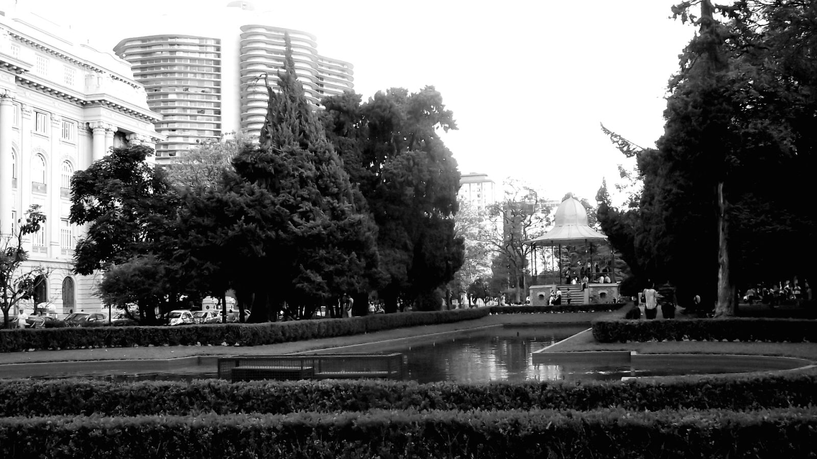 FujiFilm FinePix S1800 (FinePix S1880) sample photo. Black, and, white, city photography