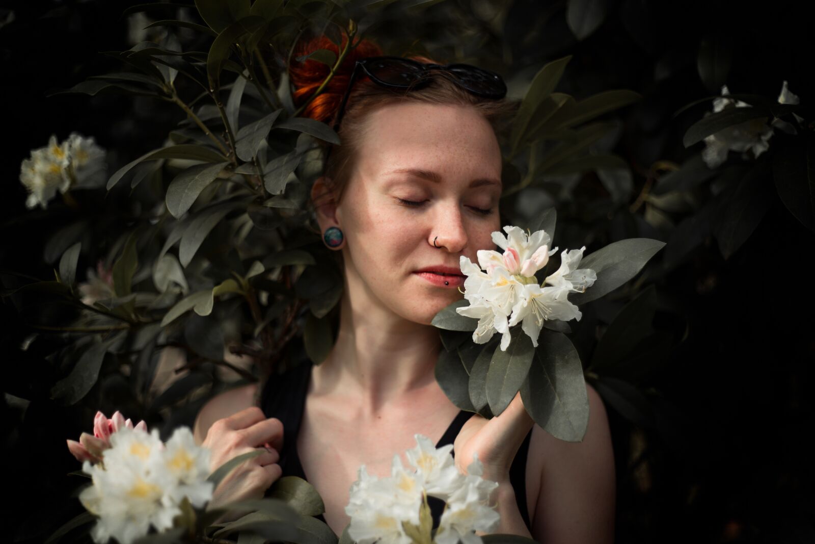 Canon EF 50mm F1.8 II sample photo. Girl, flower, spring photography