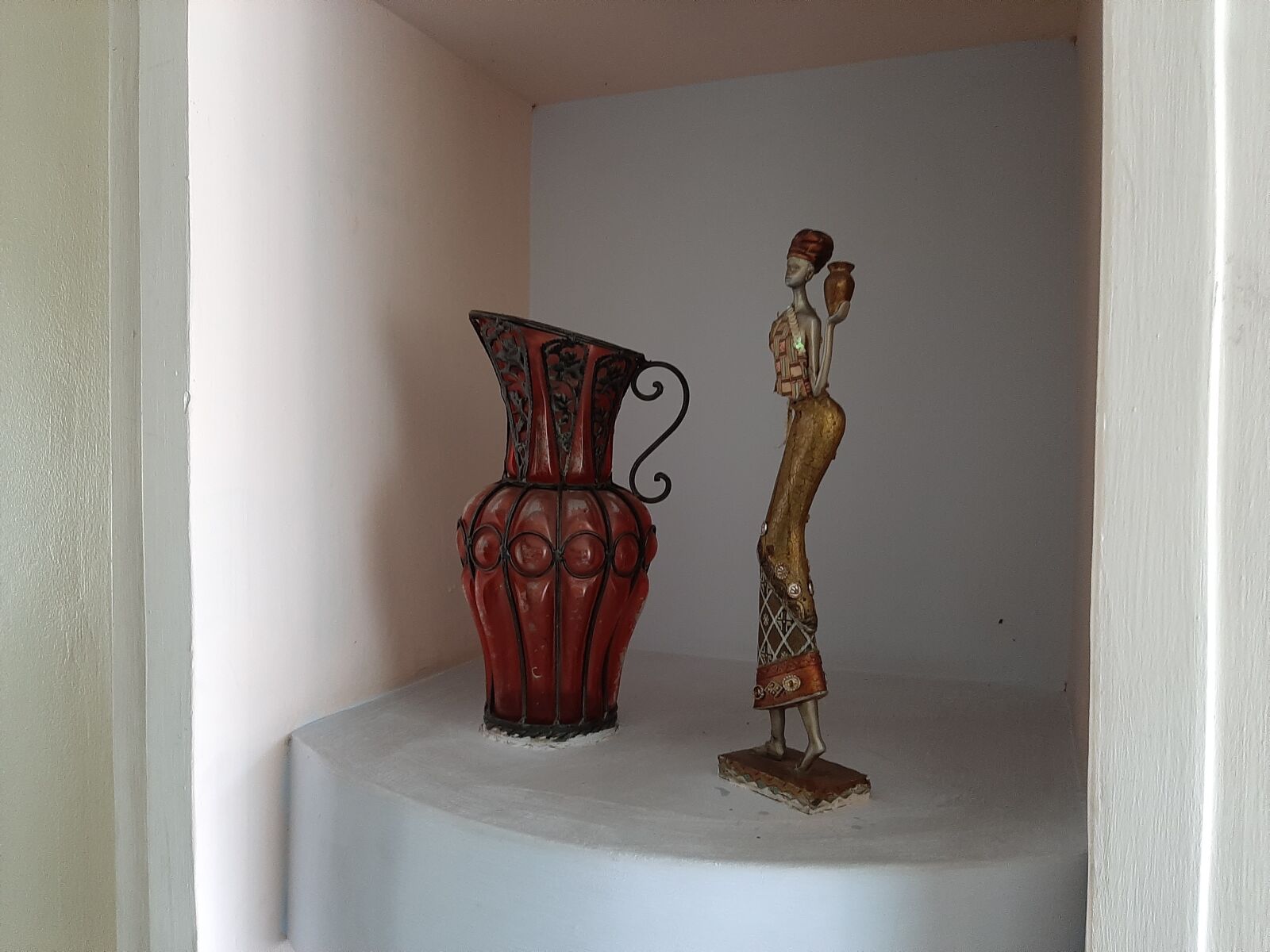 Samsung Galaxy A50 sample photo. Decoration, porcelain, figure photography