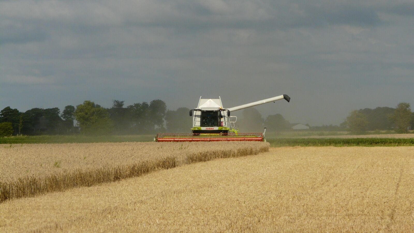 Panasonic DMC-FZ18 sample photo. Harvest, grain, combine photography