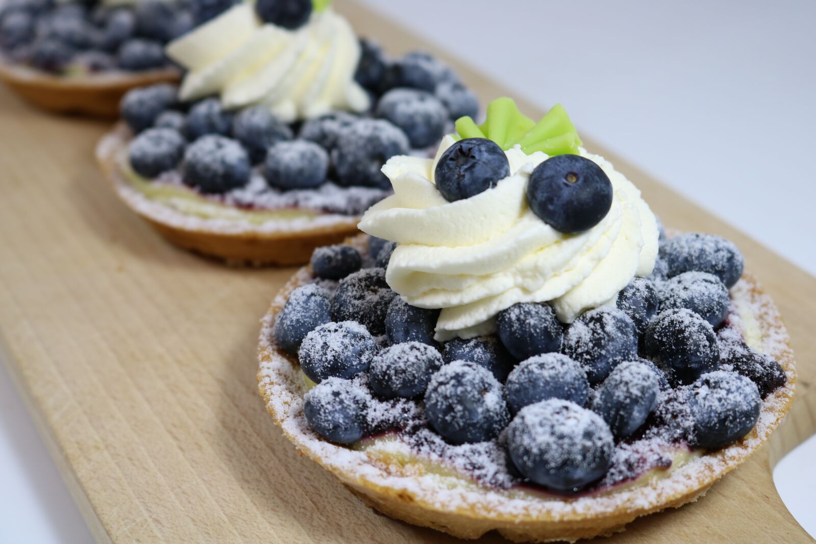 Canon EOS 750D (EOS Rebel T6i / EOS Kiss X8i) sample photo. Blueberries, banquet, bakery photography