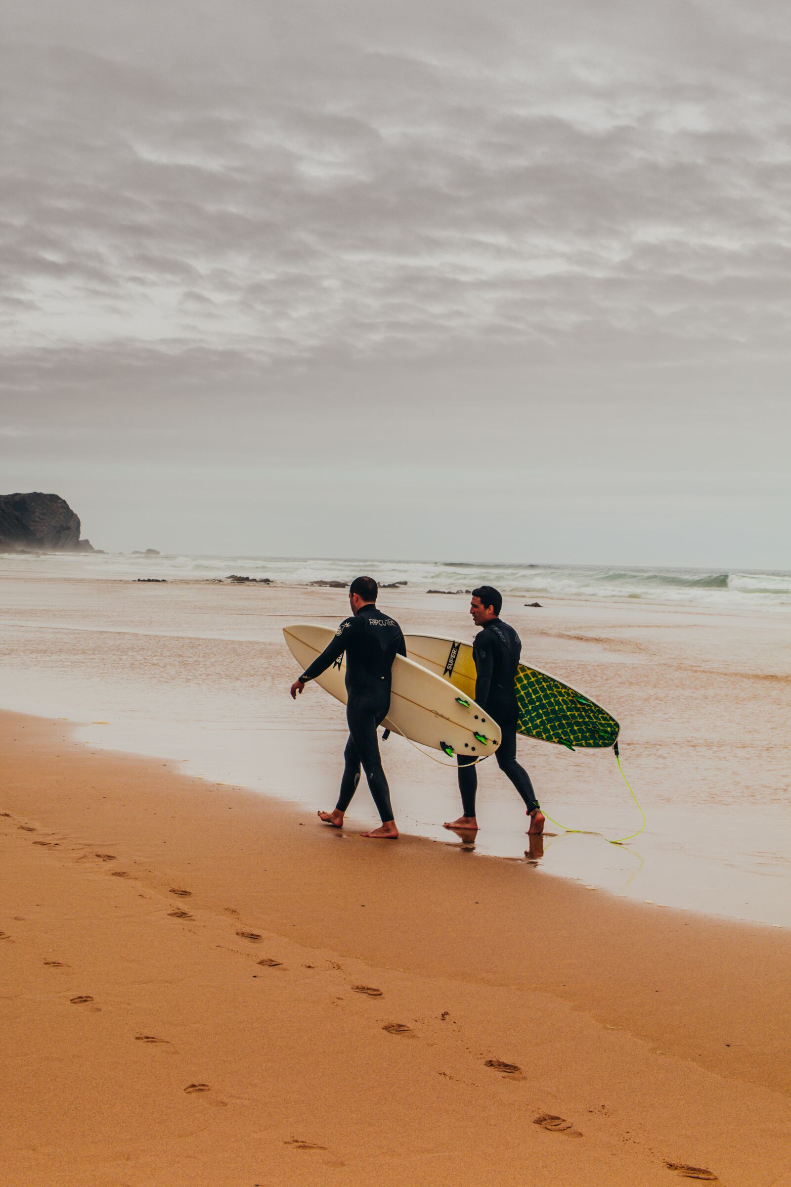 Canon EF-S 35mm F2.8 Macro IS STM sample photo. Algarve, surfer, run photography