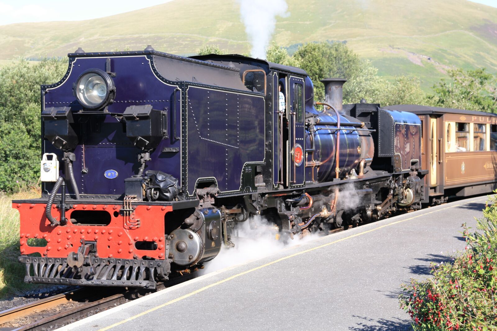 Canon EOS 1000D (EOS Digital Rebel XS / EOS Kiss F) sample photo. Steam locomotive, malettantrieb, water photography