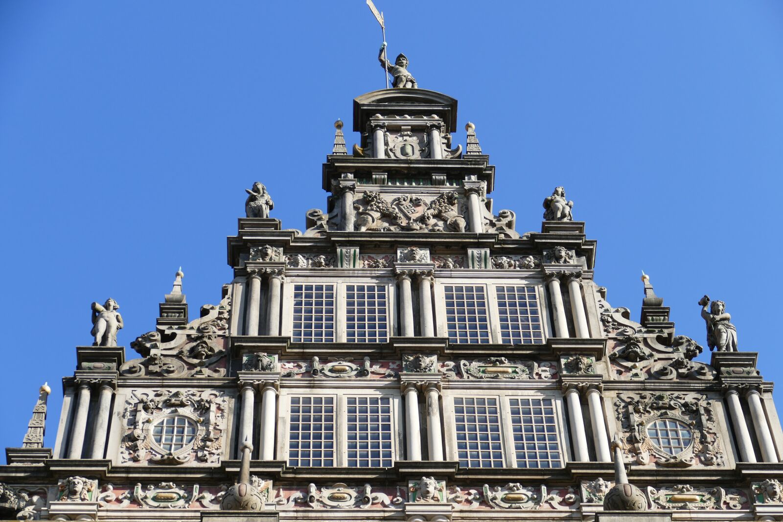 Panasonic Lumix DMC-FZ1000 sample photo. Bremen, town hall, historically photography