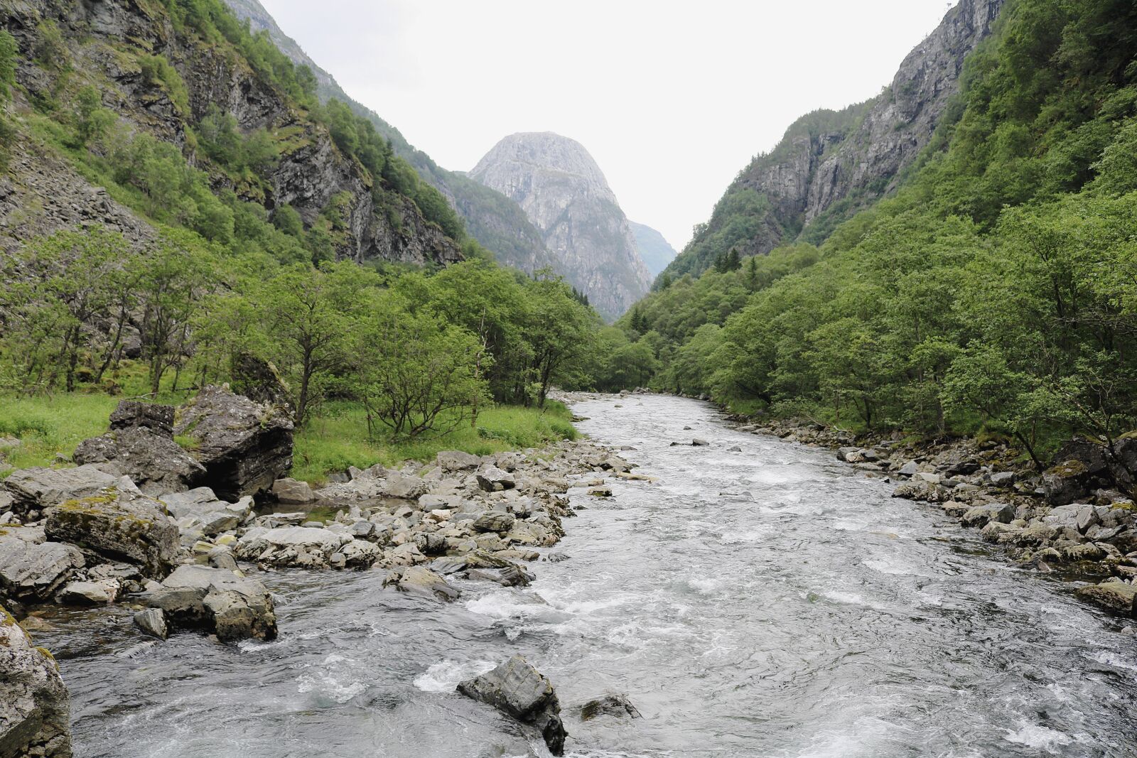 Canon EOS 750D (EOS Rebel T6i / EOS Kiss X8i) sample photo. River, landscape, flow photography