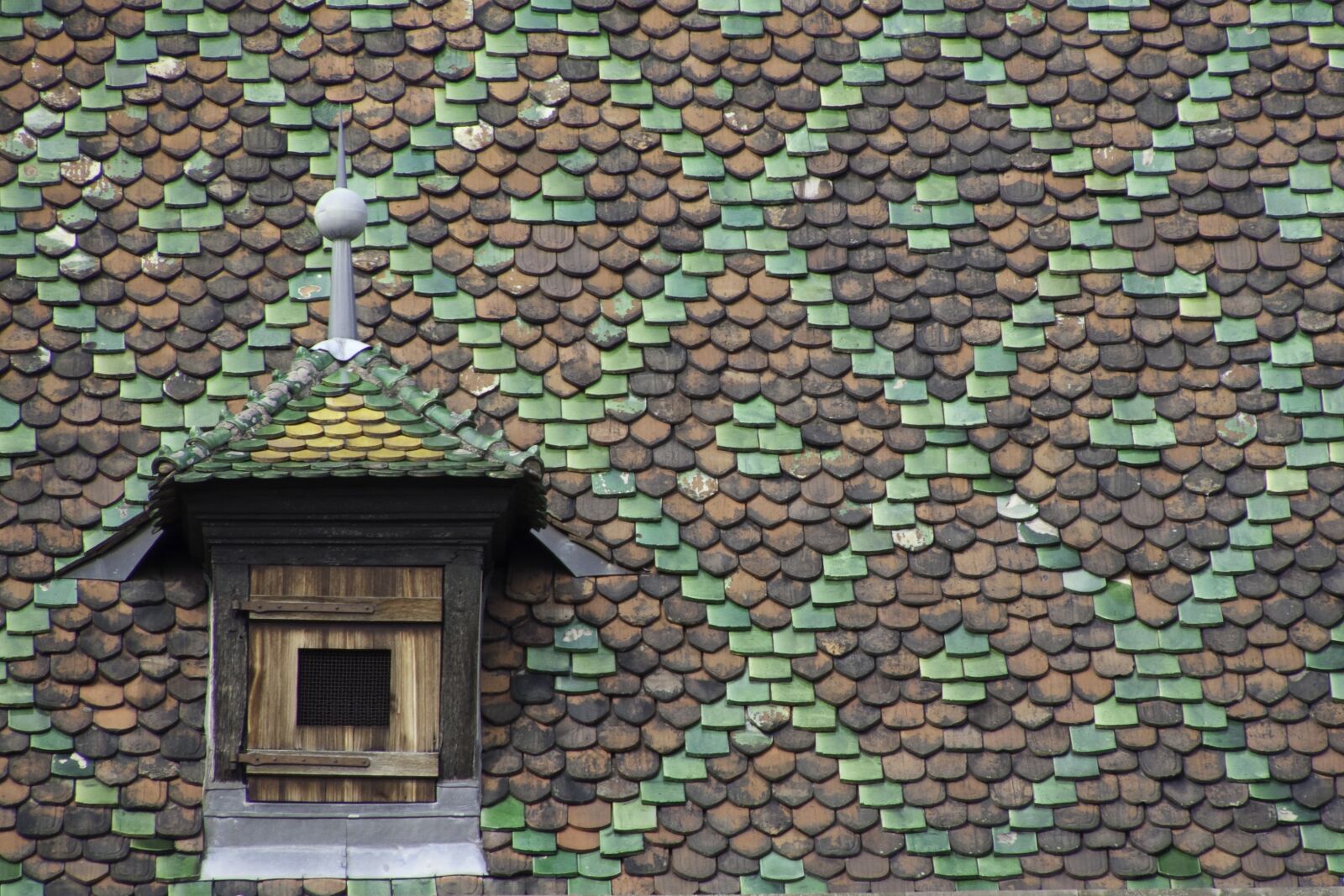 Panasonic DMC-FZ18 sample photo. Alsace, sélestat, roofing photography