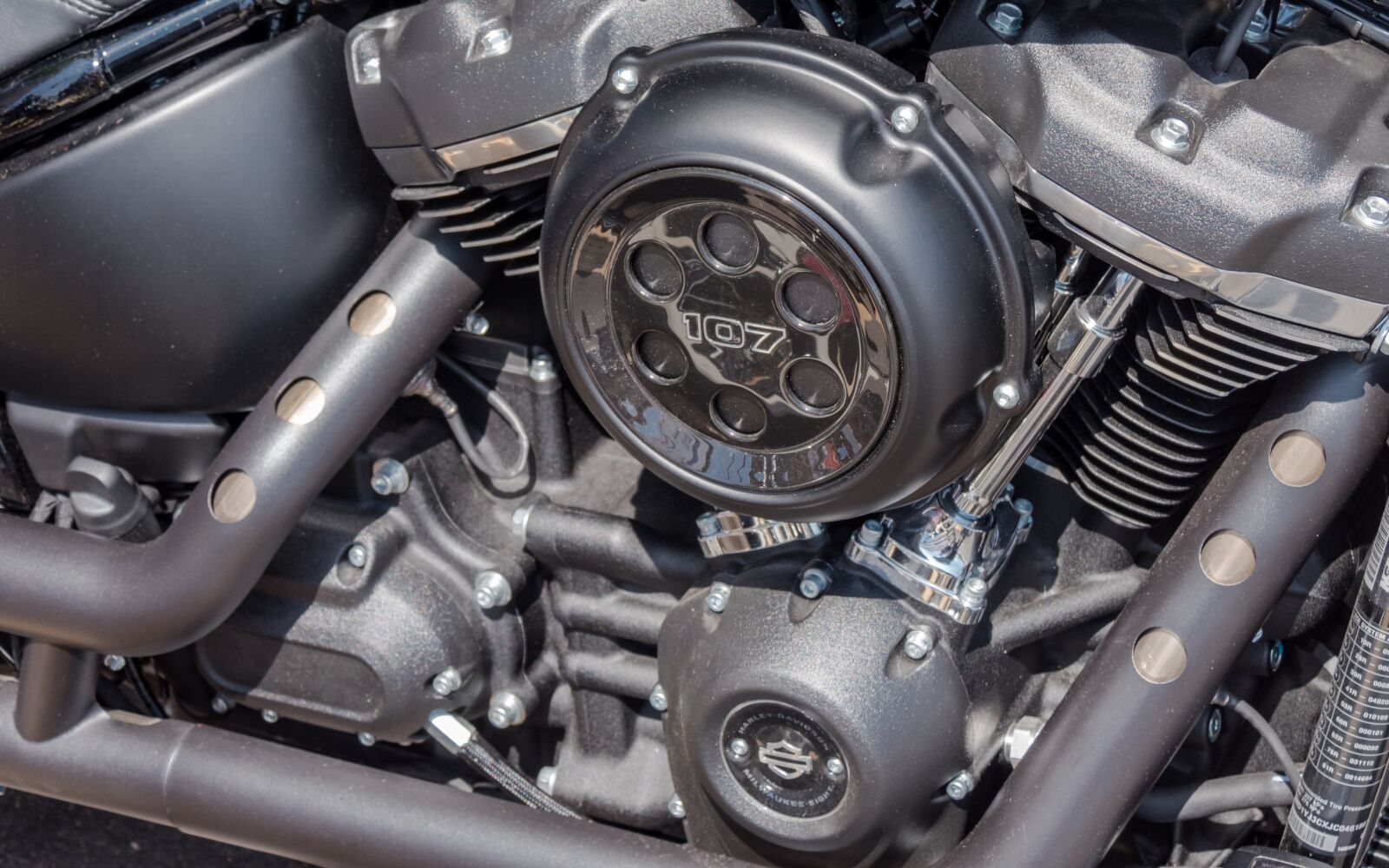 Panasonic Lumix DMC-GX8 sample photo. Automobile, engine, motorcycle photography