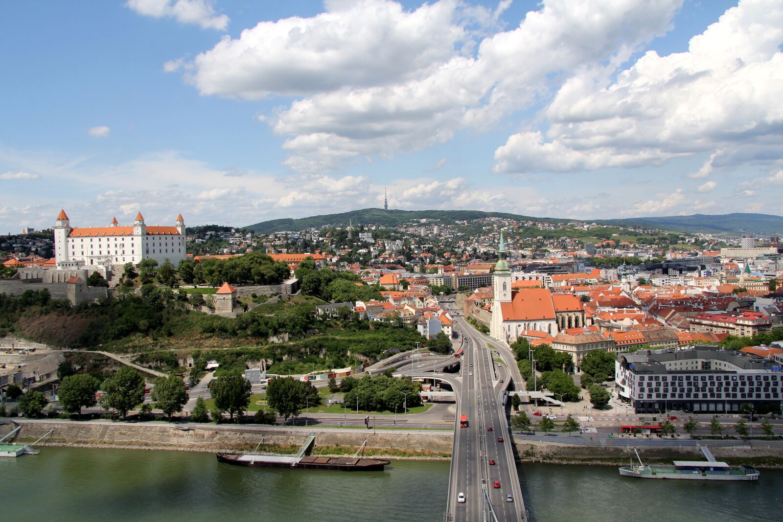 Canon EF-S 17-85mm F4-5.6 IS USM sample photo. Bratislava, city, slovakia photography