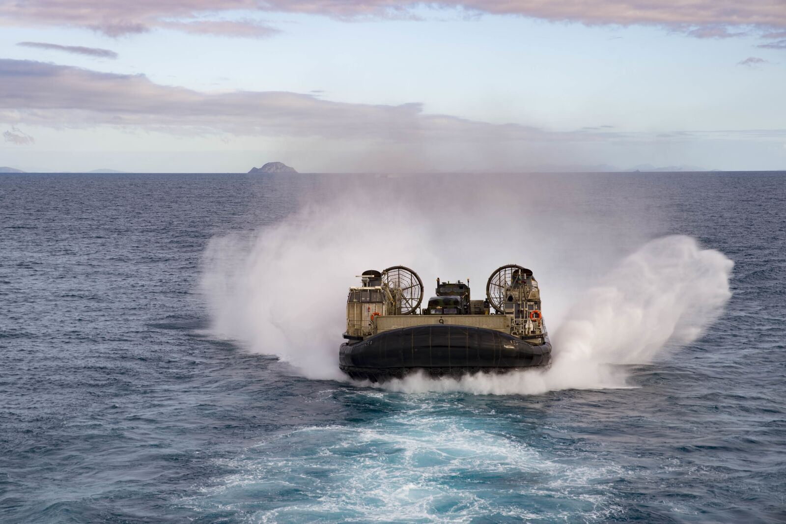 Nikon D4S sample photo. Landing craft air cushion photography