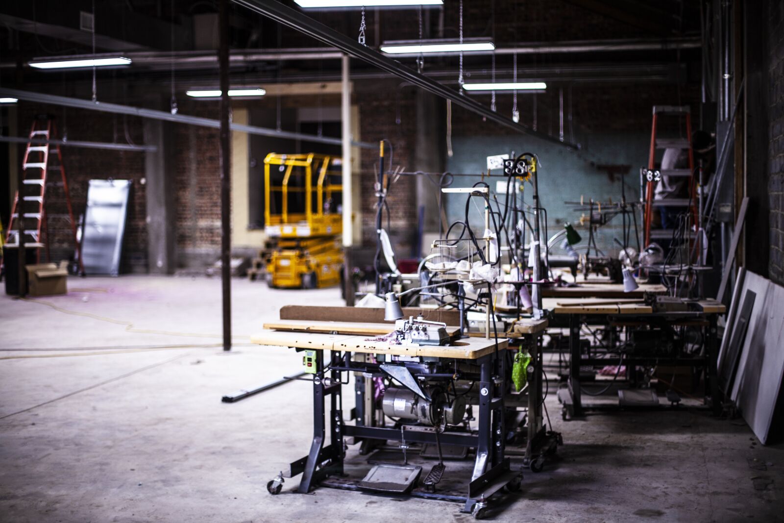 Canon EF 50mm F1.4 USM sample photo. Construction, sewing machines, building photography