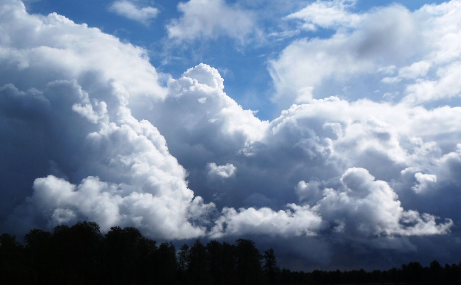 Samsung PL210, PL211 / VLUU PL210, PL211 sample photo. Clouds, cloudscape, sky photography