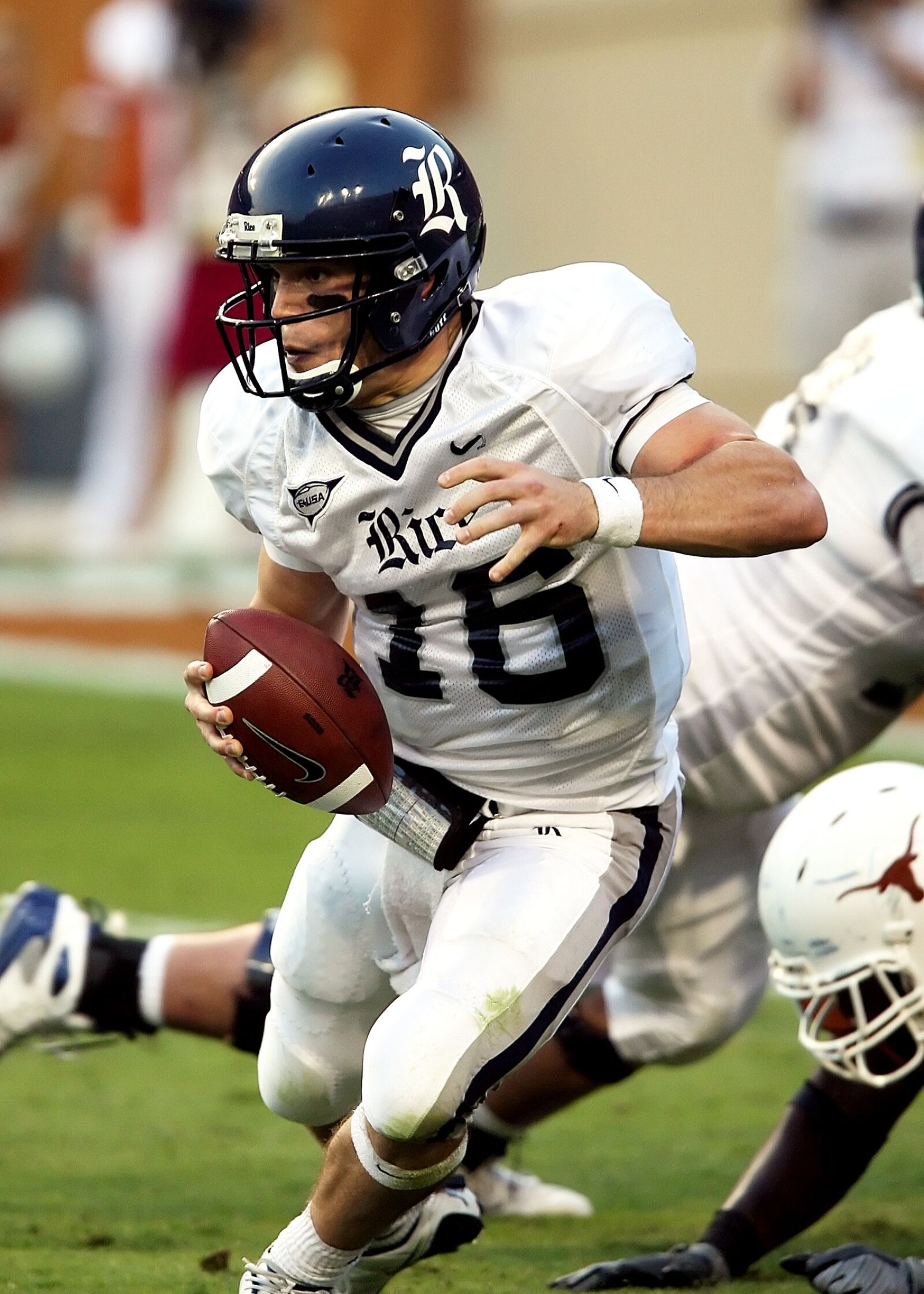 Canon EOS-1D Mark II N sample photo. Football, american football, sport photography