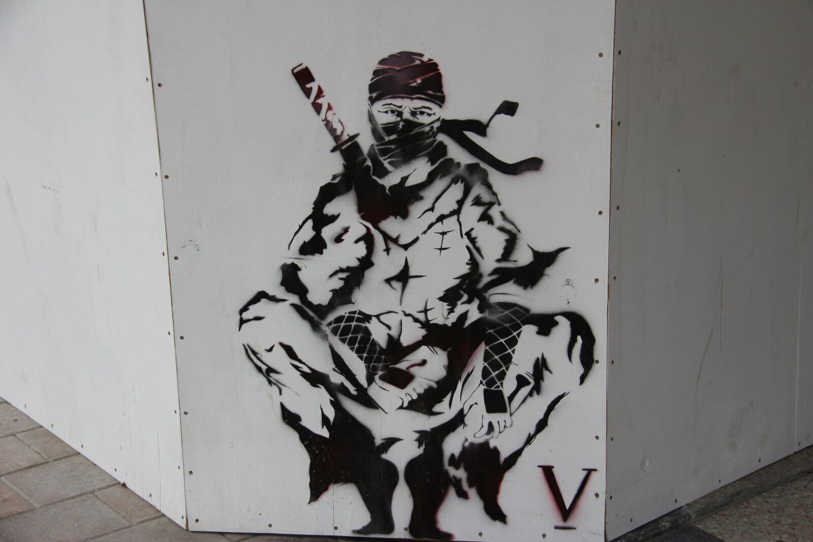 Canon EF-S 18-200mm F3.5-5.6 IS sample photo. Streetart, graffiti, art photography