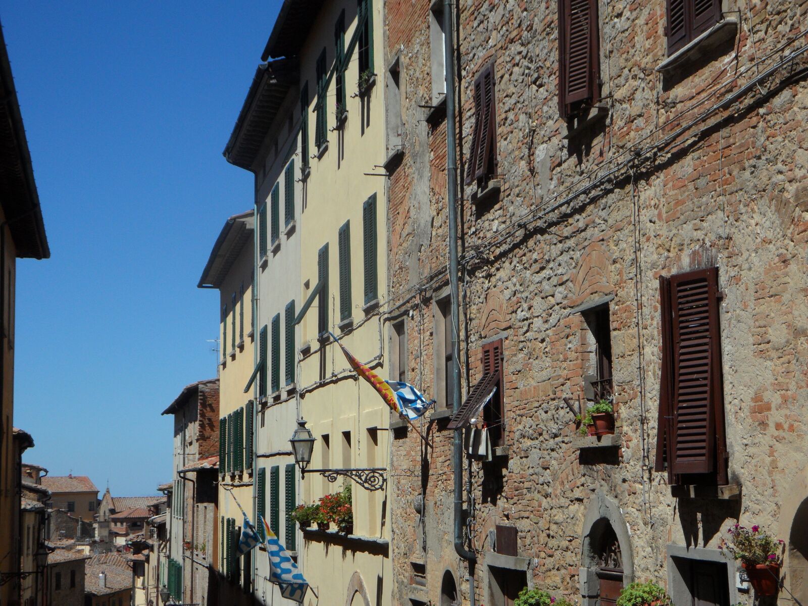 Samsung VLUU WB210, SAMSUNG WB210 sample photo. Volterra, palace, building photography