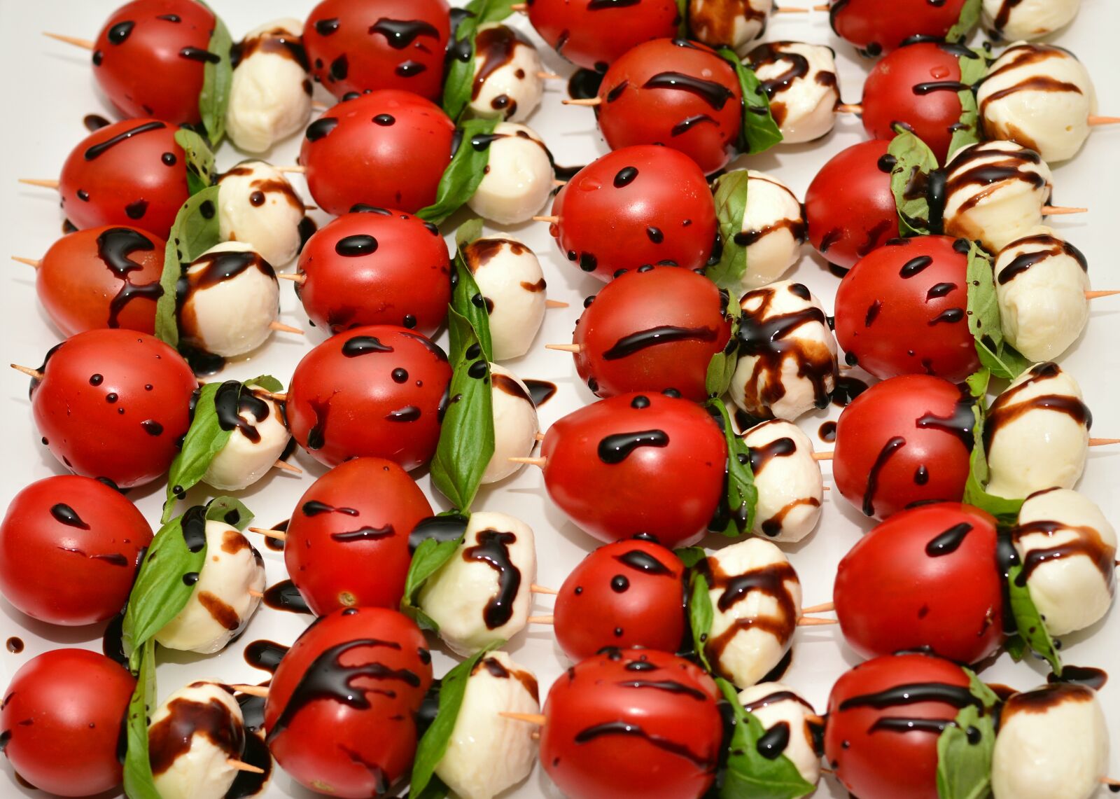 Nikon D5200 sample photo. Tomatoes, tomato mozzarella, buffet photography