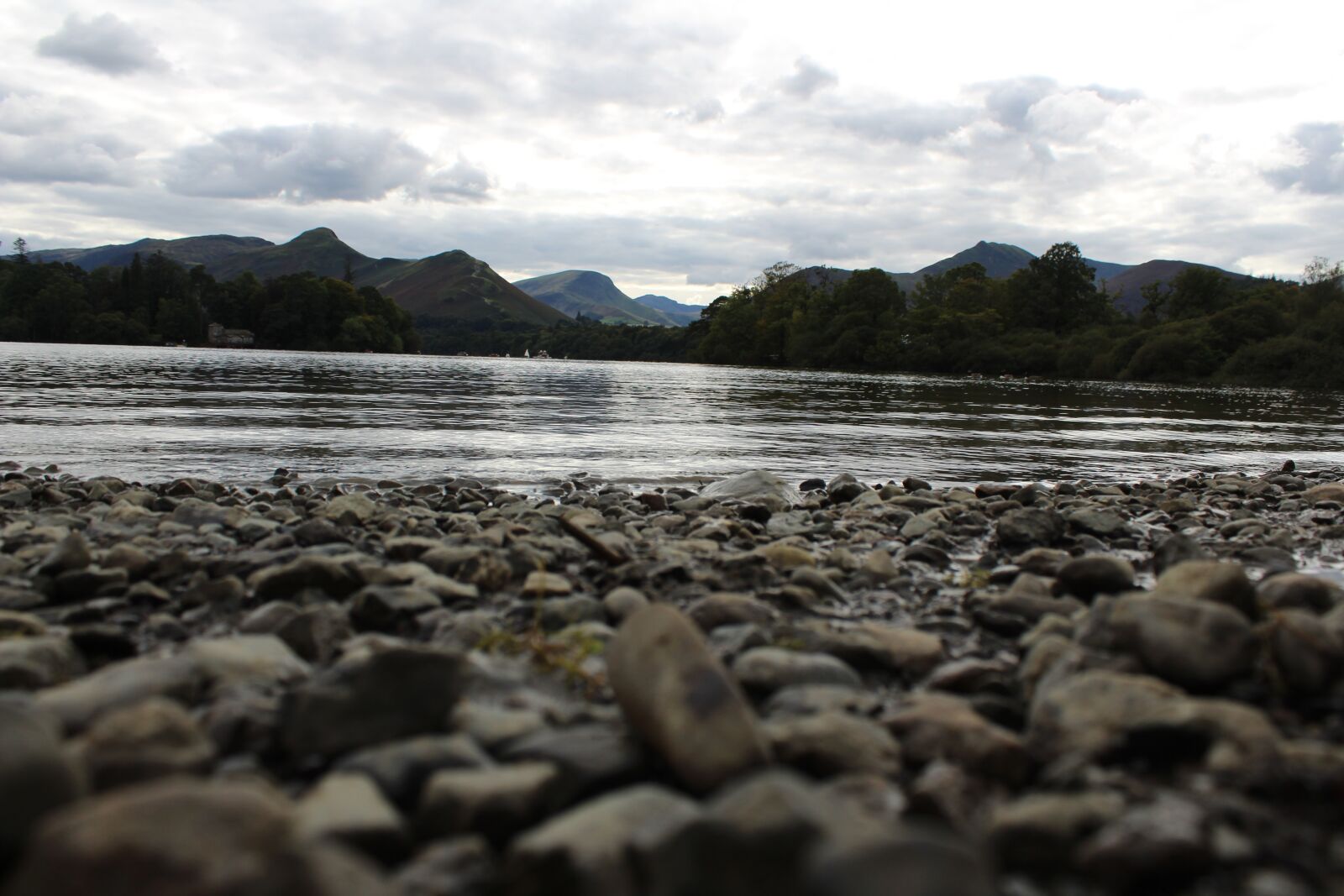 Canon EOS 1300D (EOS Rebel T6 / EOS Kiss X80) sample photo. Lake, pond, waves photography