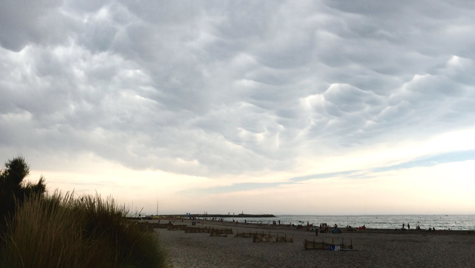 iPhone 5s back camera 4.15mm f/2.2 sample photo. Weather, clouds, beach photography
