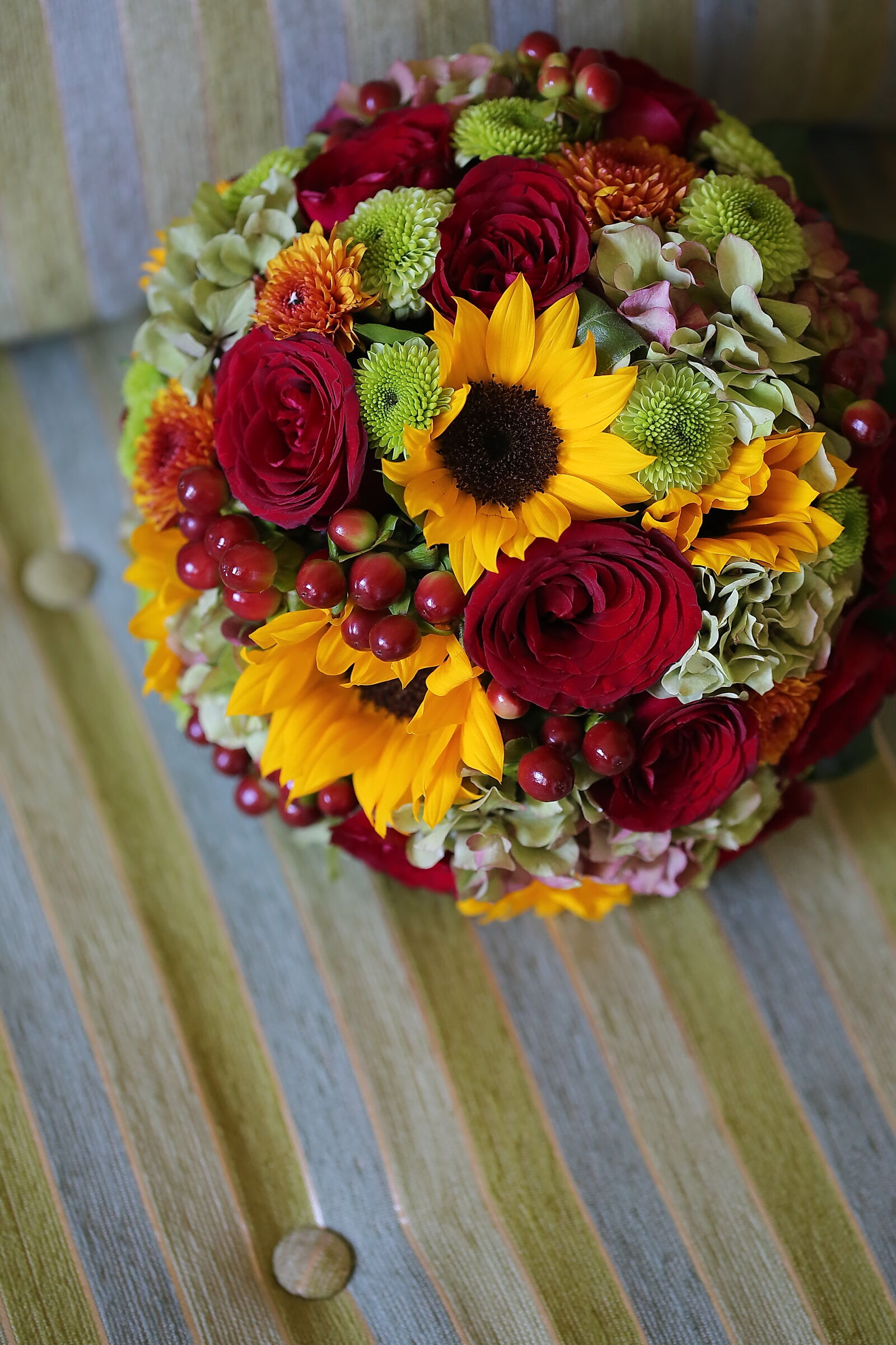 Canon EF 100mm F2.8 Macro USM sample photo. Bouquet, wedding bouquet, sunflower photography