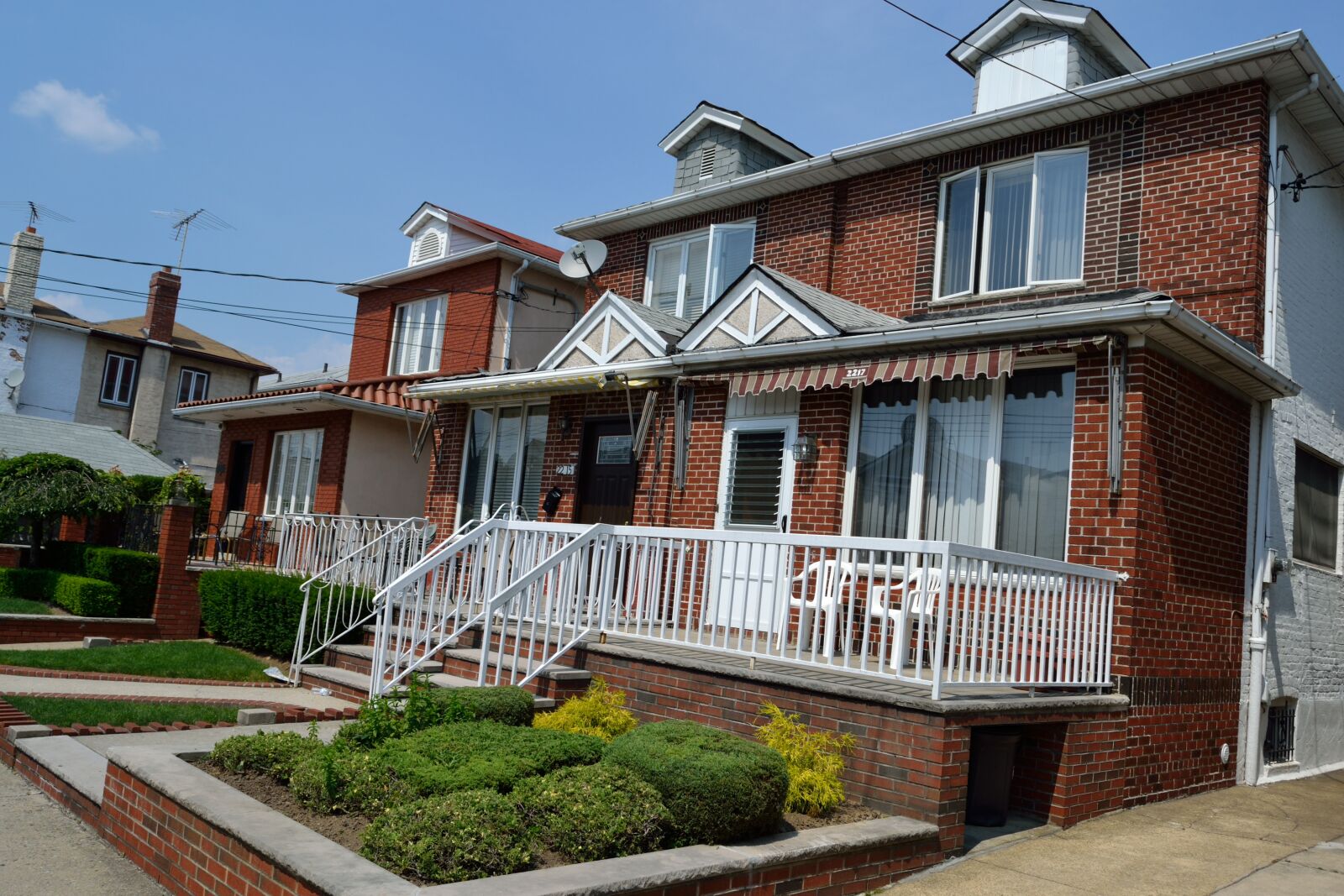 Nikon D3100 sample photo. Residential, green, lawn photography