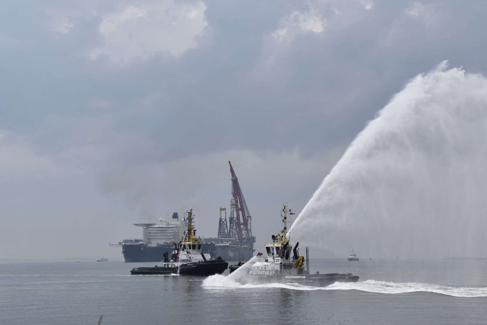 Nikon D5600 sample photo. Tug, greeting, ship photography