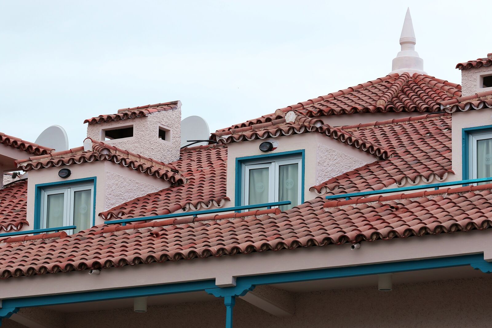 Canon EOS 7D Mark II sample photo. The roof of the photography