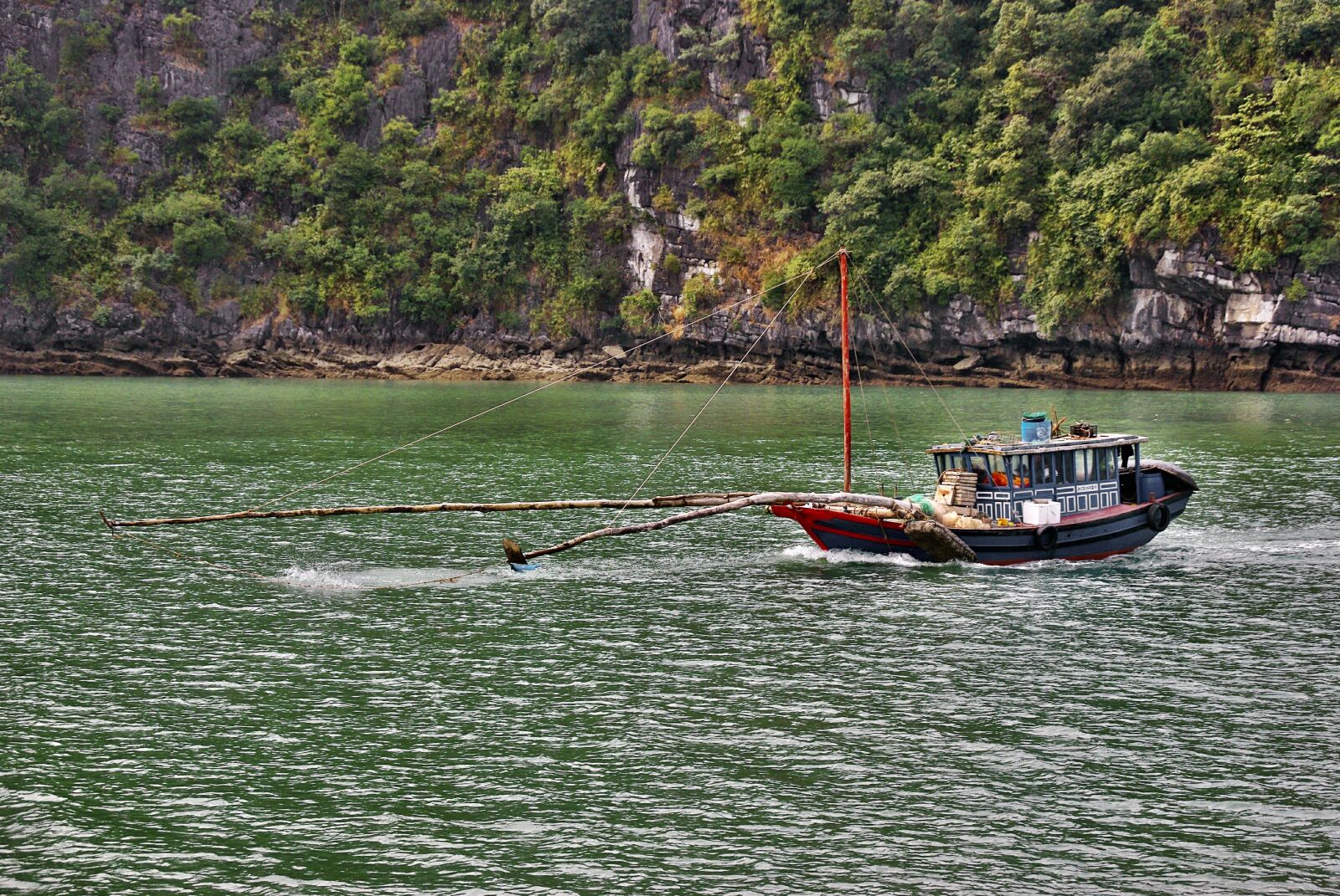 Pentax K200D sample photo. Viet nam, fisherman, bay photography
