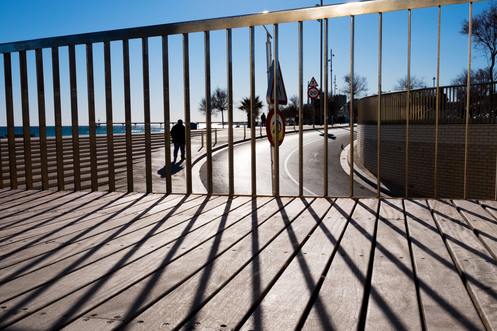 Fujifilm XF 23mm F1.4 R sample photo. Shadow, sea, road photography