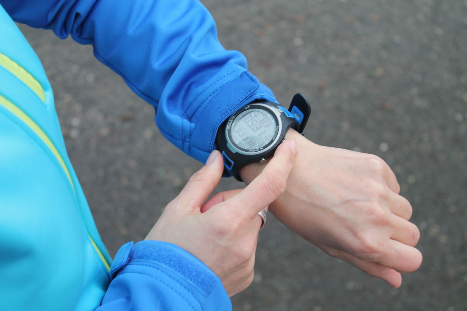 Canon EOS 1100D (EOS Rebel T3 / EOS Kiss X50) sample photo. Clock, sport, jogging photography