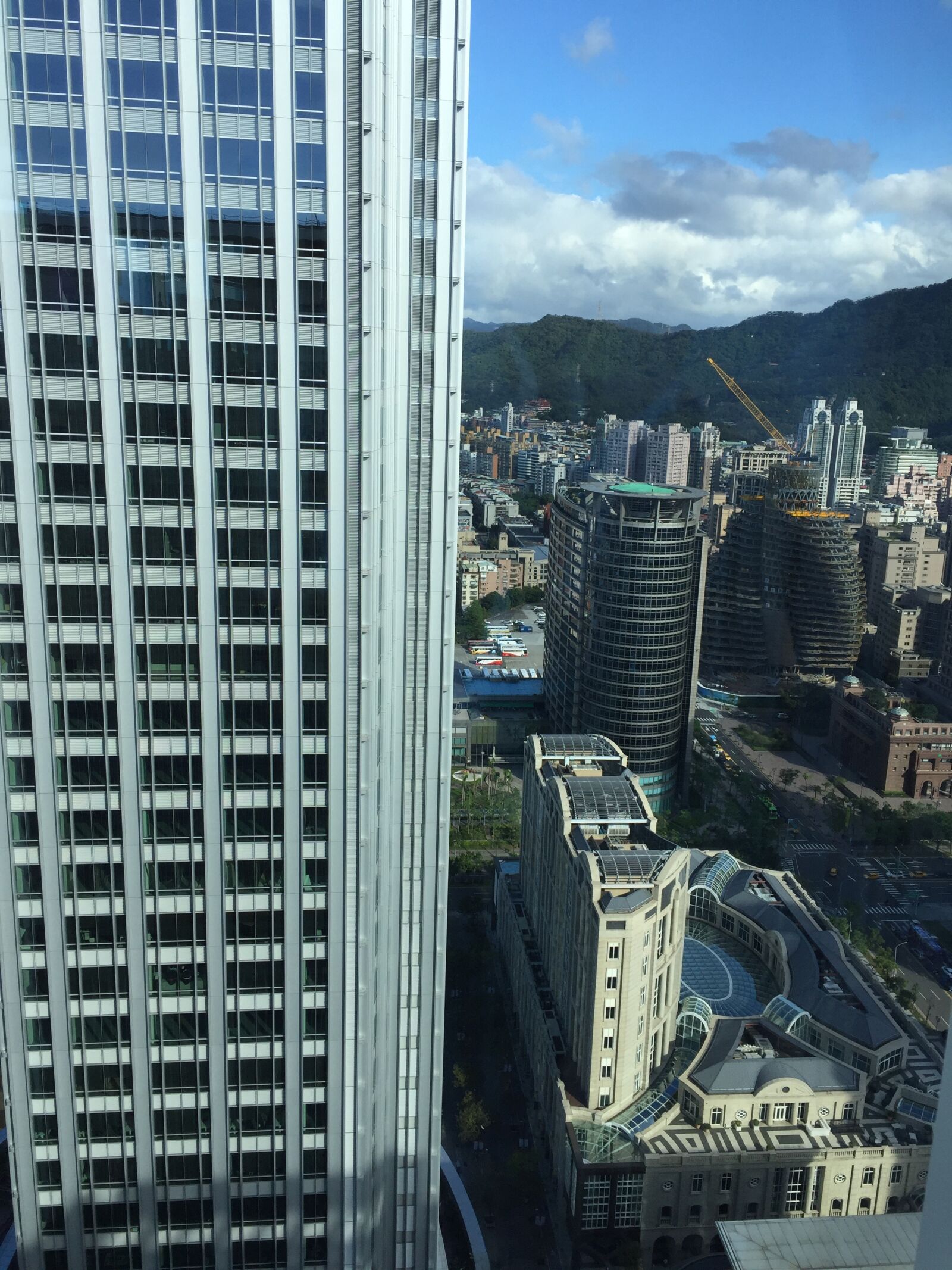 iPhone 6 Plus back camera 4.15mm f/2.2 sample photo. Taipei, city, xinyi district photography