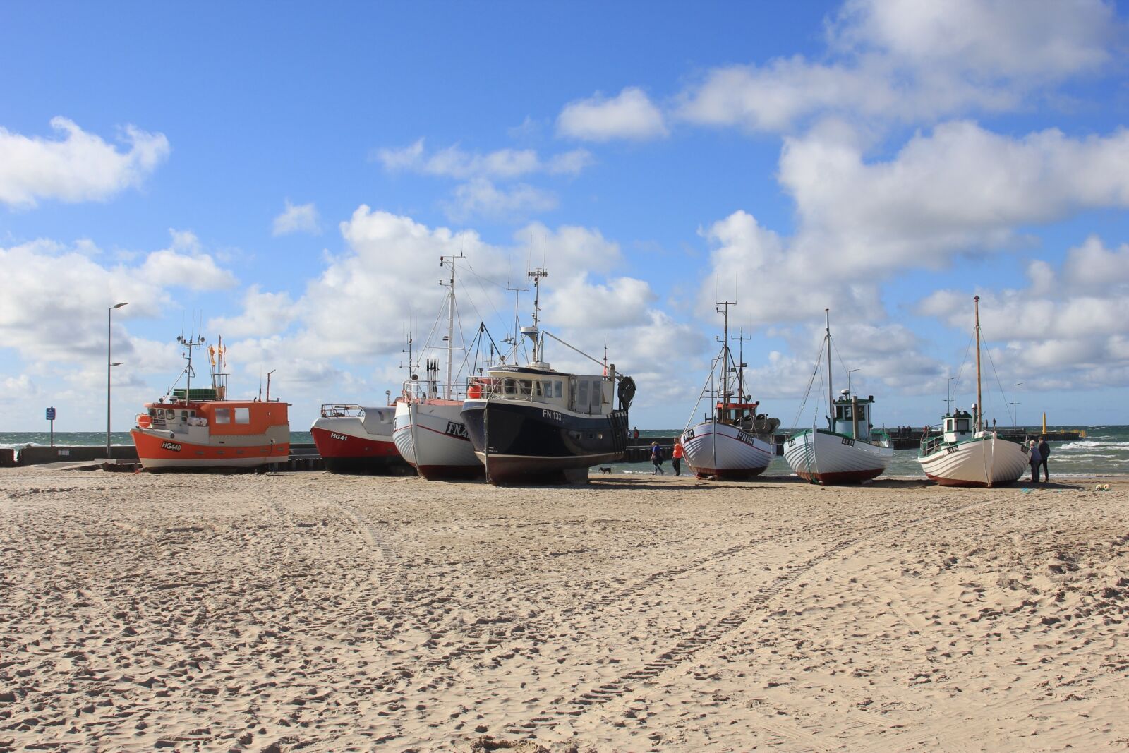 Canon EOS 550D (EOS Rebel T2i / EOS Kiss X4) sample photo. Boat, vacations, beach photography