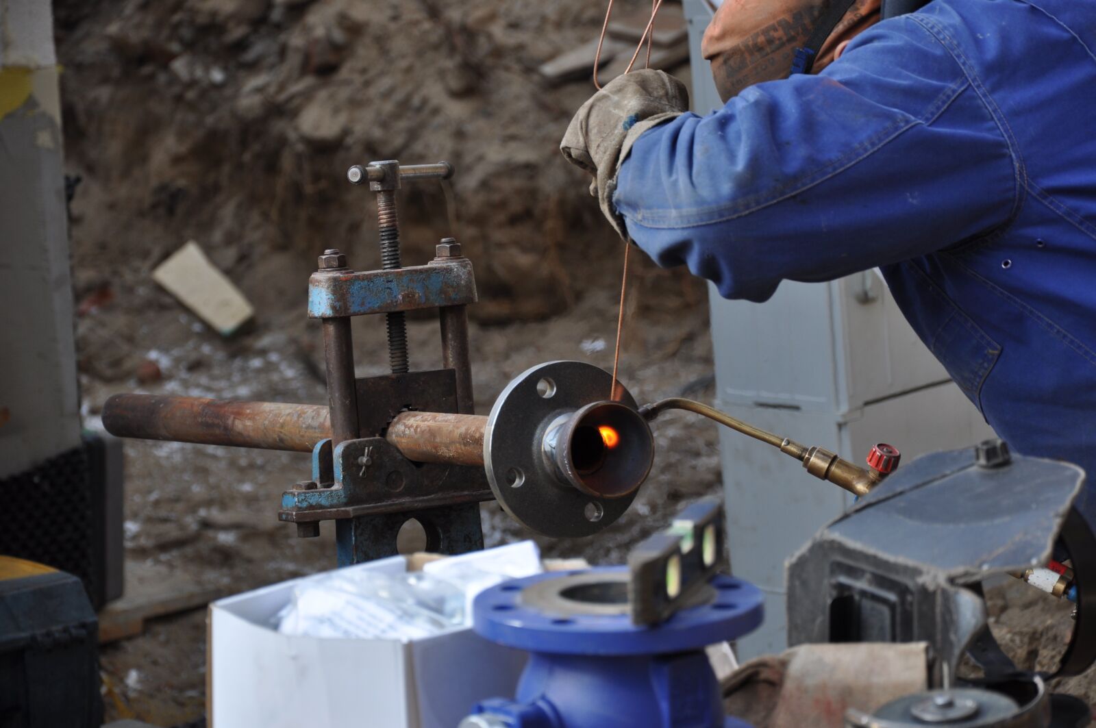 Nikon D5000 sample photo. Welder, welding, building photography