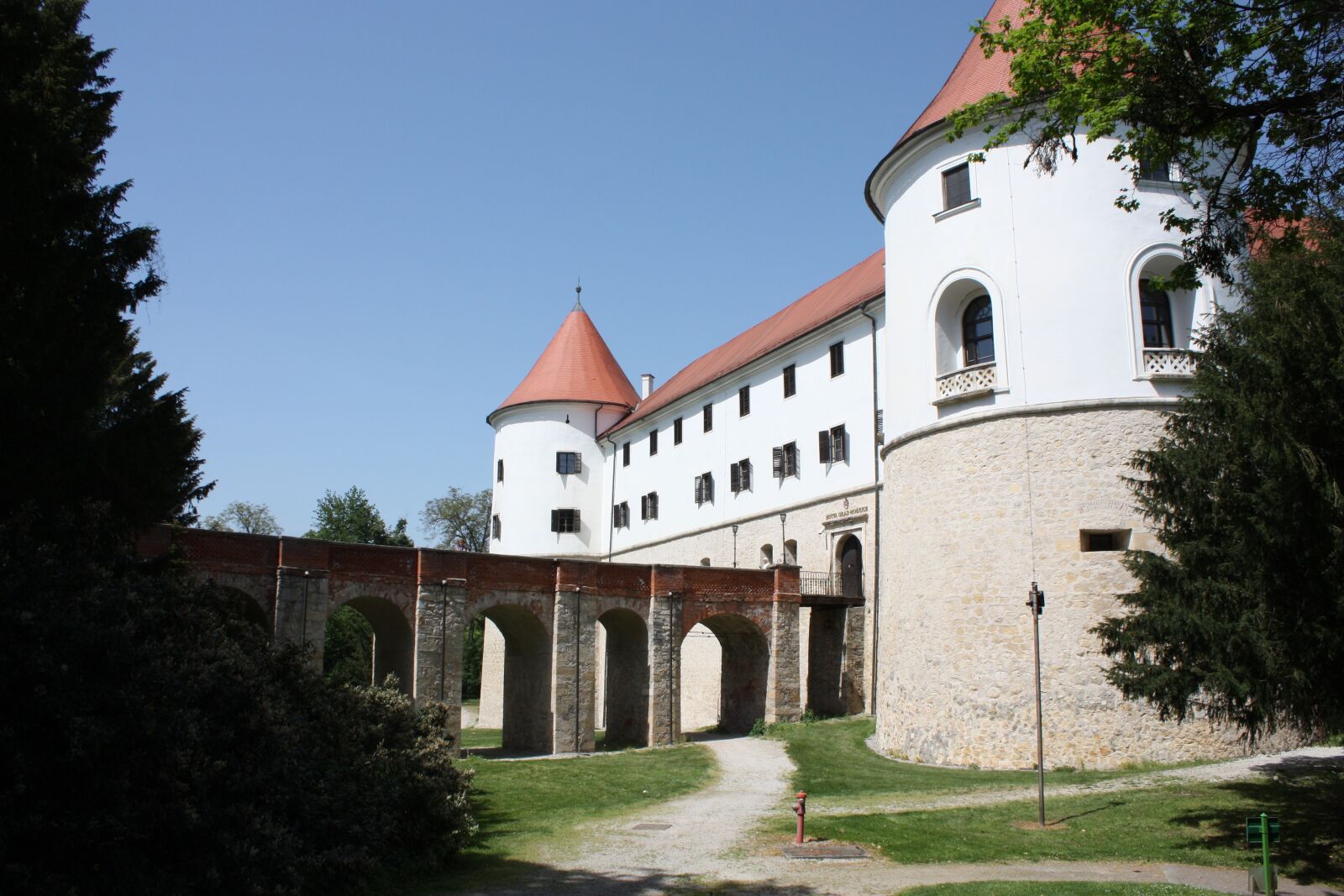 Canon EOS 450D (EOS Rebel XSi / EOS Kiss X2) sample photo. Architecture, outdoors, travel photography