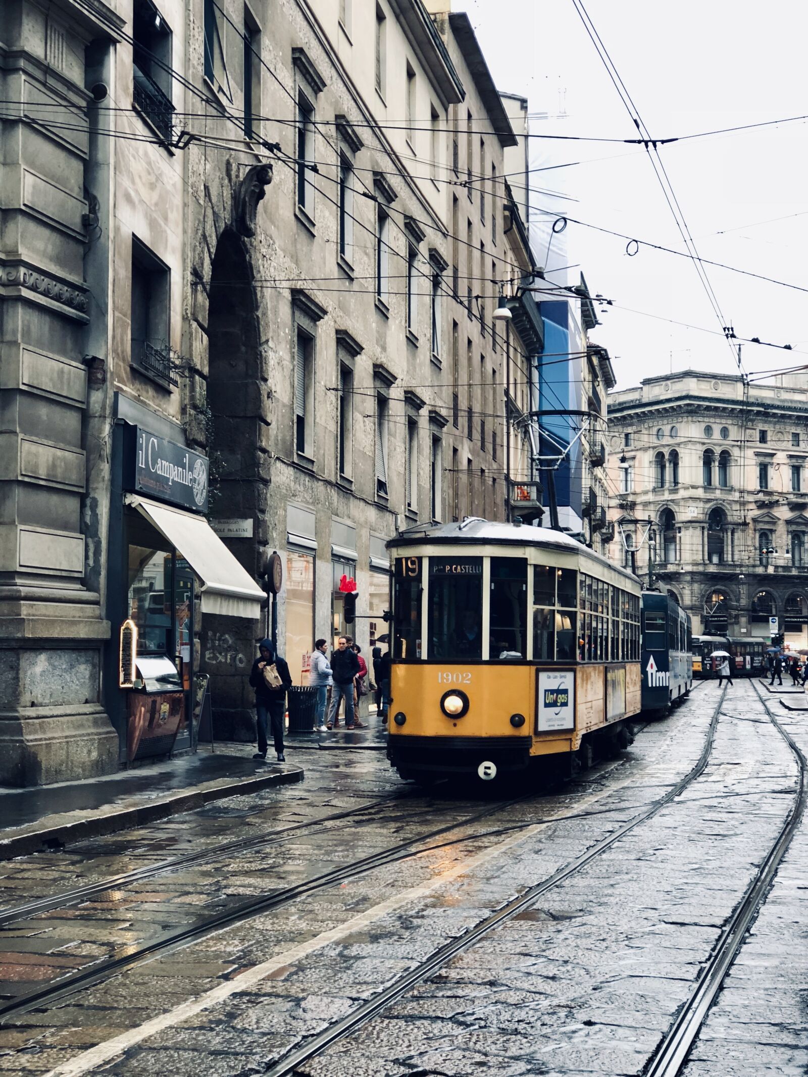iPhone 8 Plus back dual camera 6.6mm f/2.8 sample photo. Tram, milan, milano photography