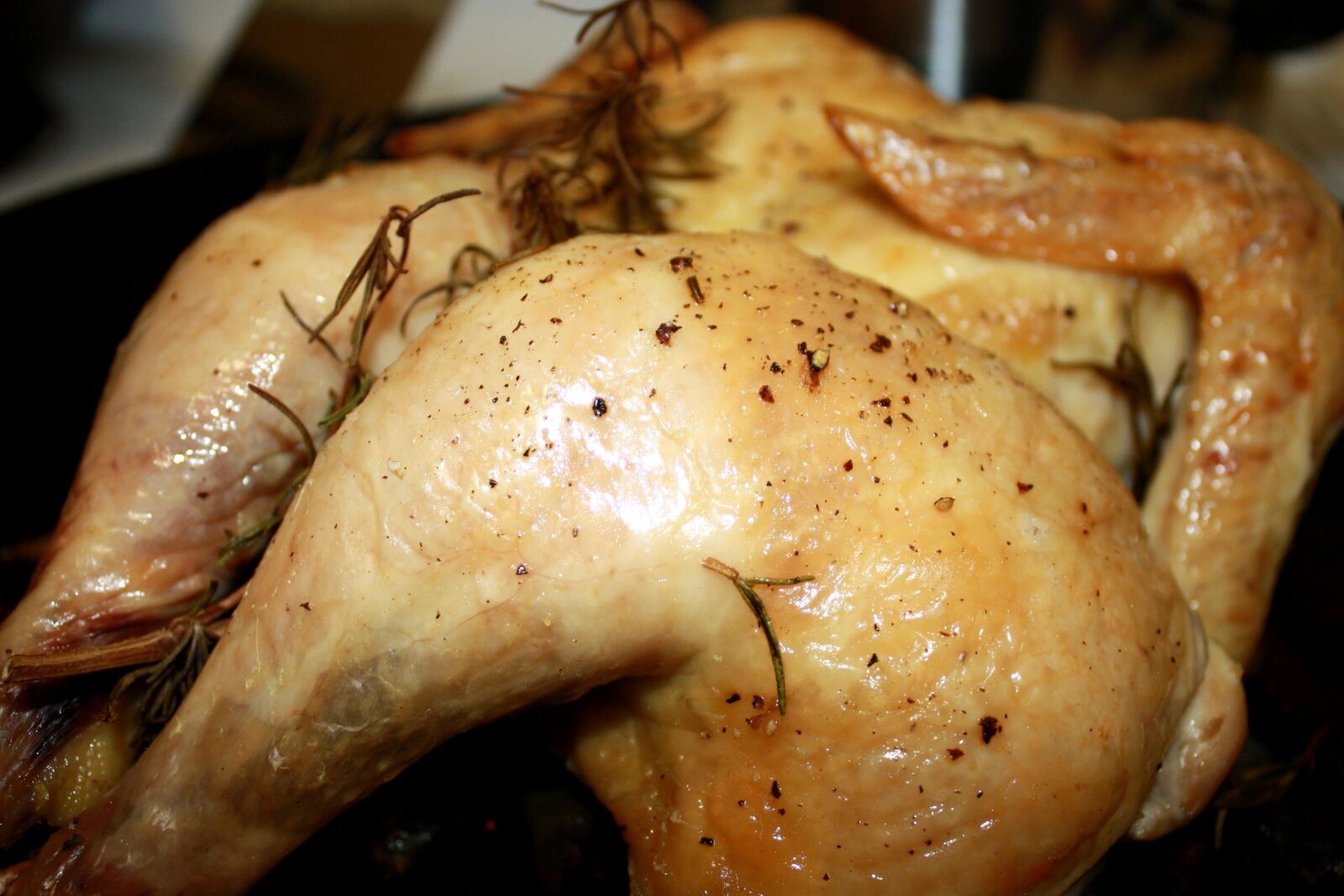f/3.5-5.6 IS sample photo. Roasted chicken, food, meat photography