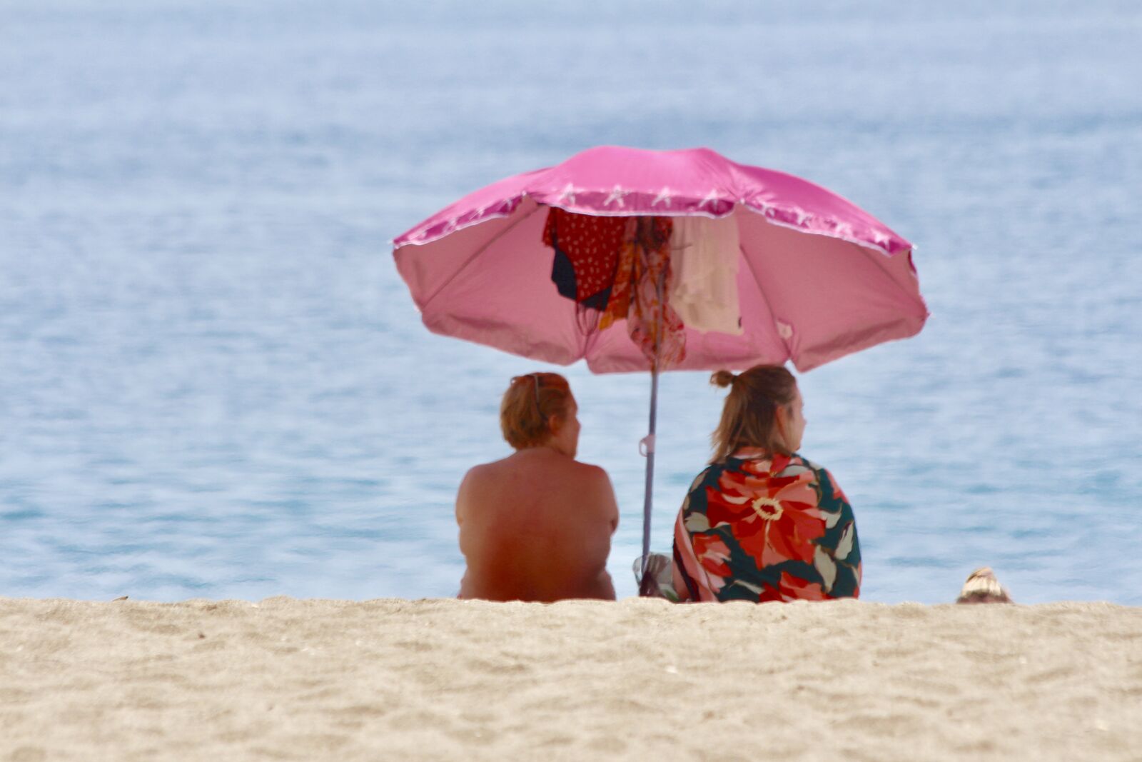 Canon EF 70-300mm F4-5.6 IS USM sample photo. Couple, beach, love photography